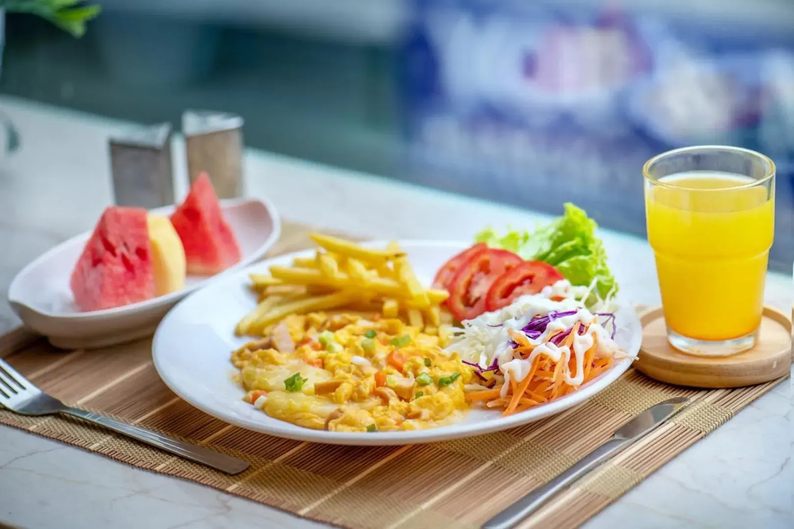 Restaurant/places to eat in Tori crown hotel Restaurant/places to eat in Tori crown hotel