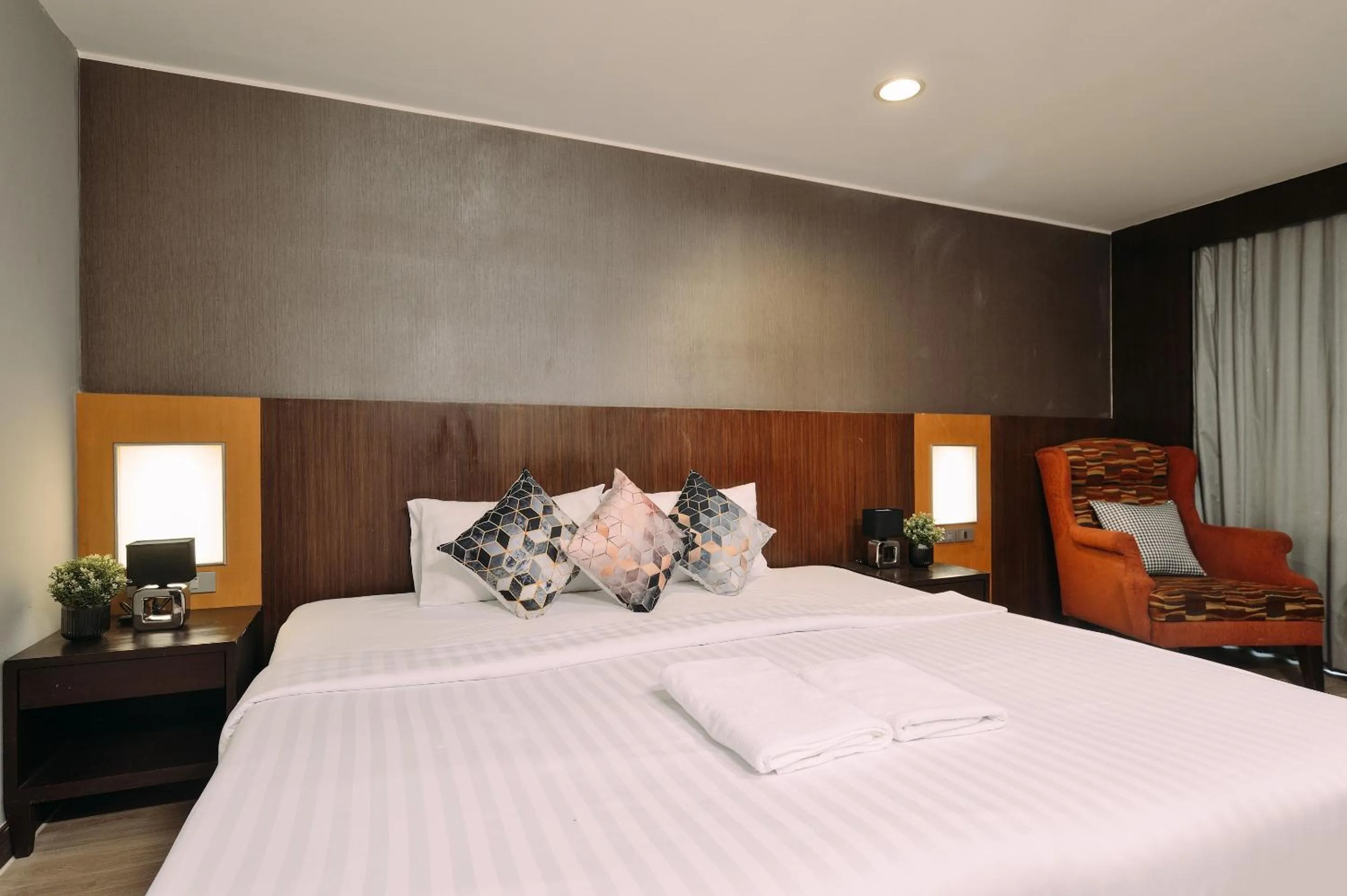 Bed in Tori crown hotel