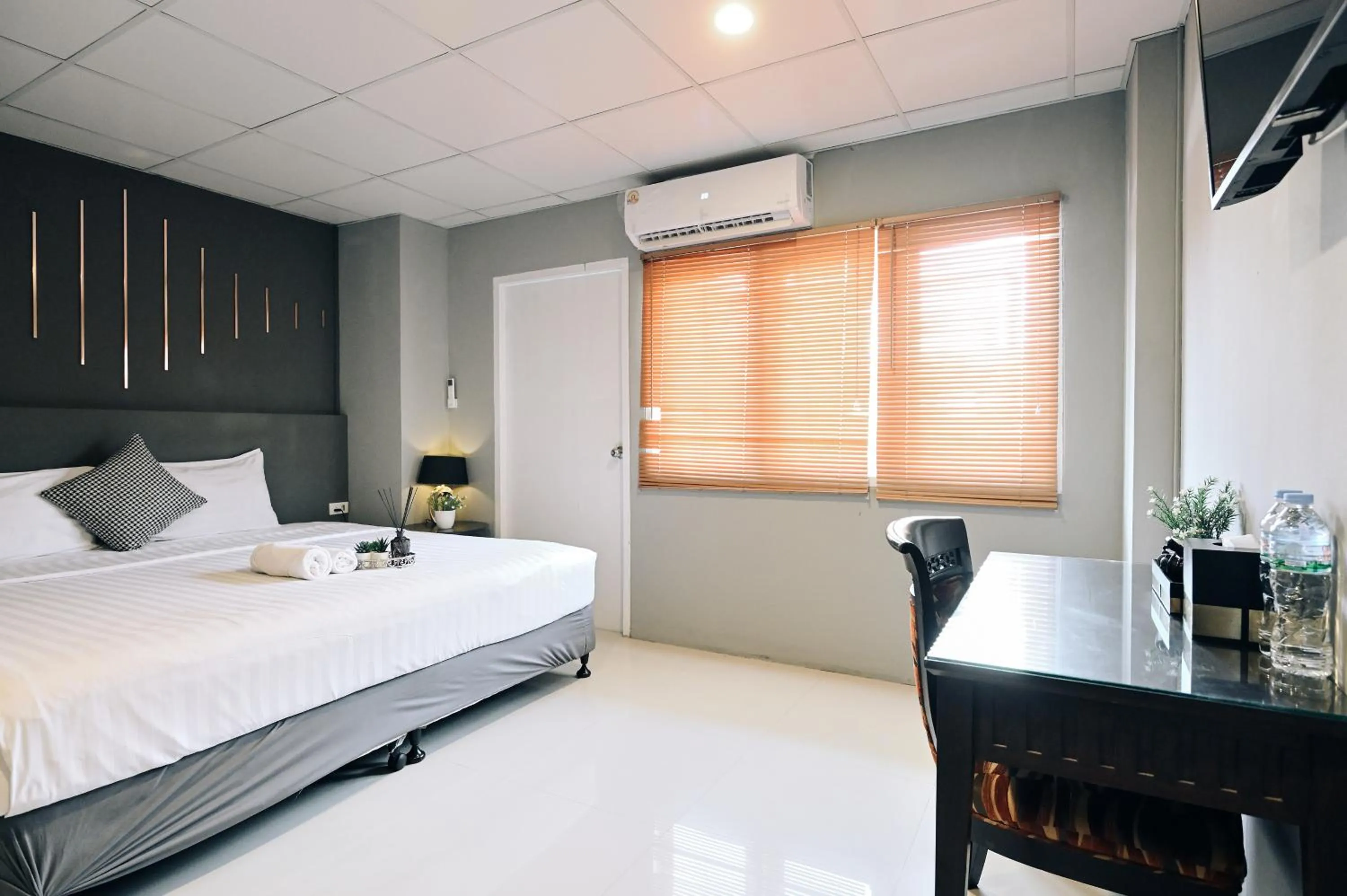 Bed in Tori crown hotel