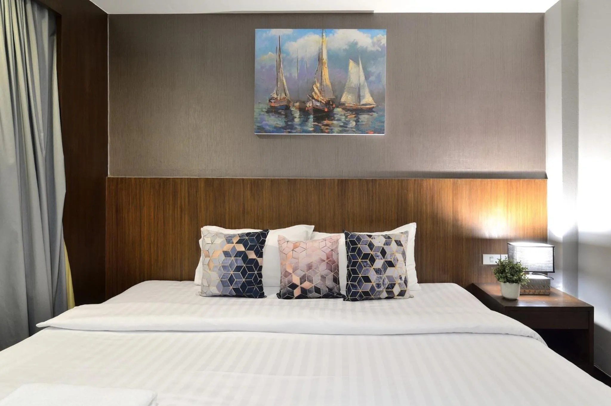 Bed in Tori crown hotel