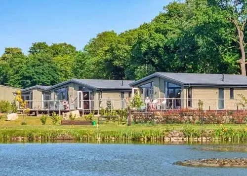 Lakeside Luxury Lodges Lakeside Luxury Lodges