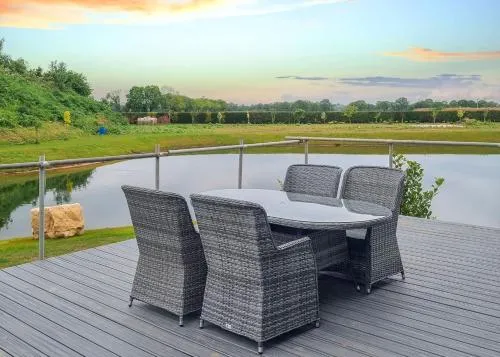 Lakeside Luxury Lodges