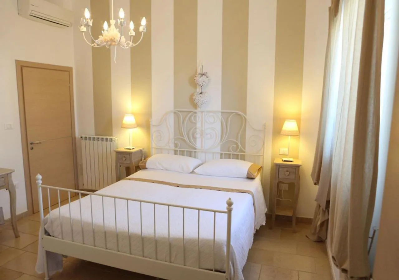 Photo of the whole room in La Lanterna