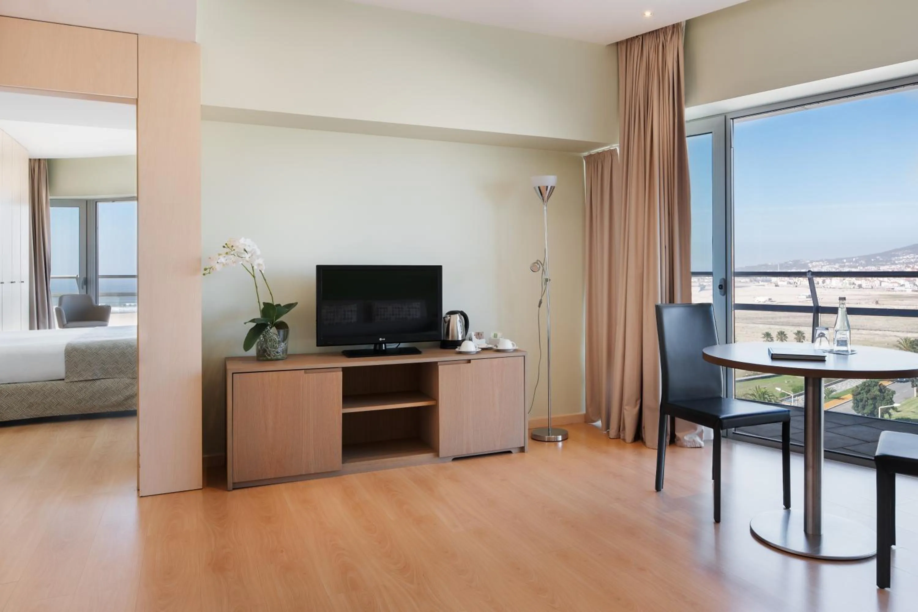 TV and multimedia in Eurostars Oasis Plaza