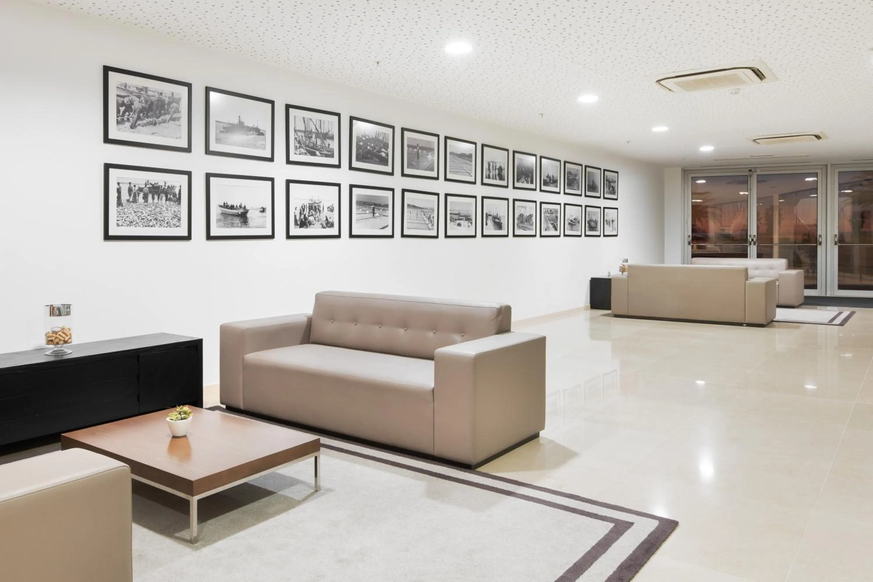 Seating area in Eurostars Oasis Plaza