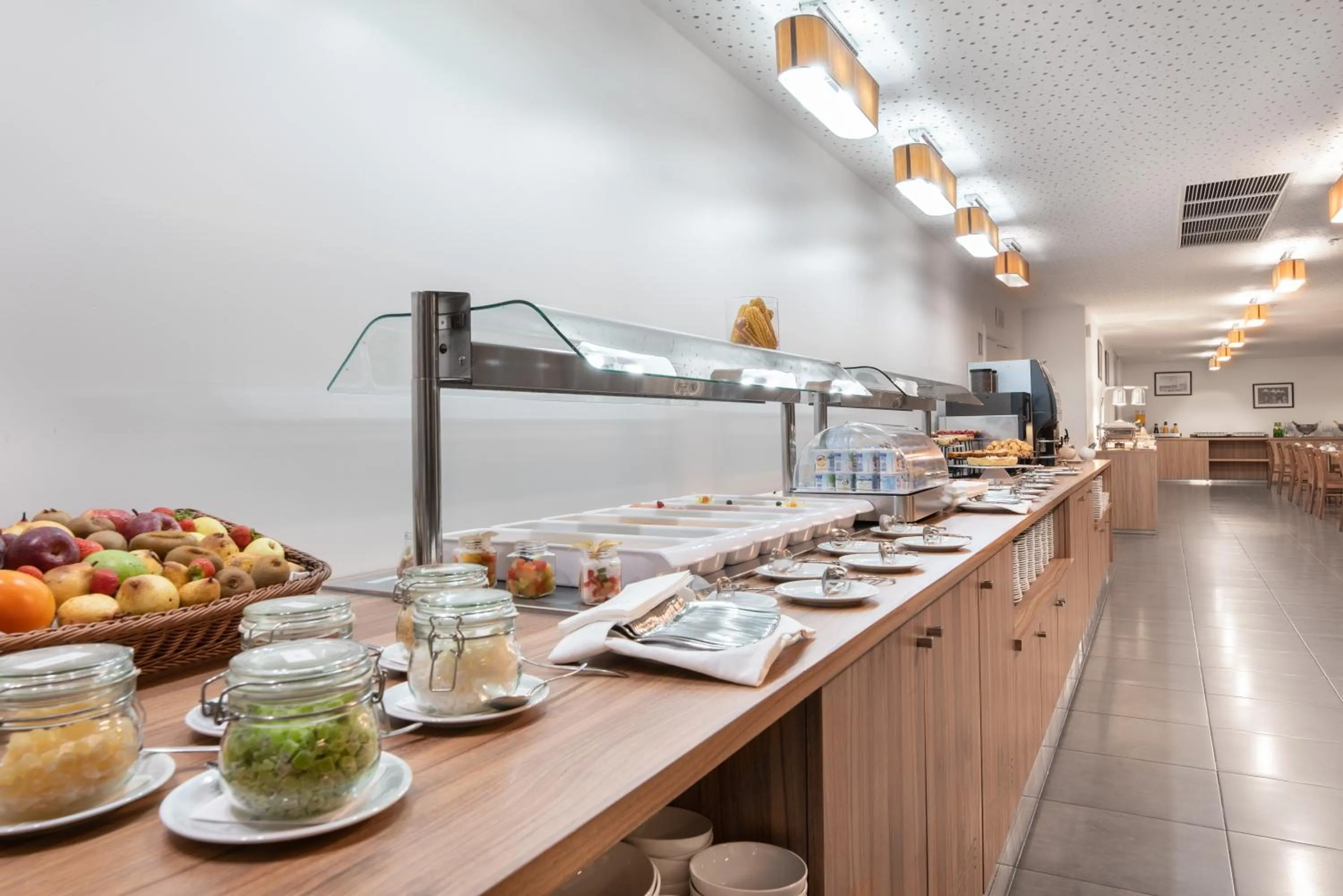 Food and drinks in Eurostars Oasis Plaza