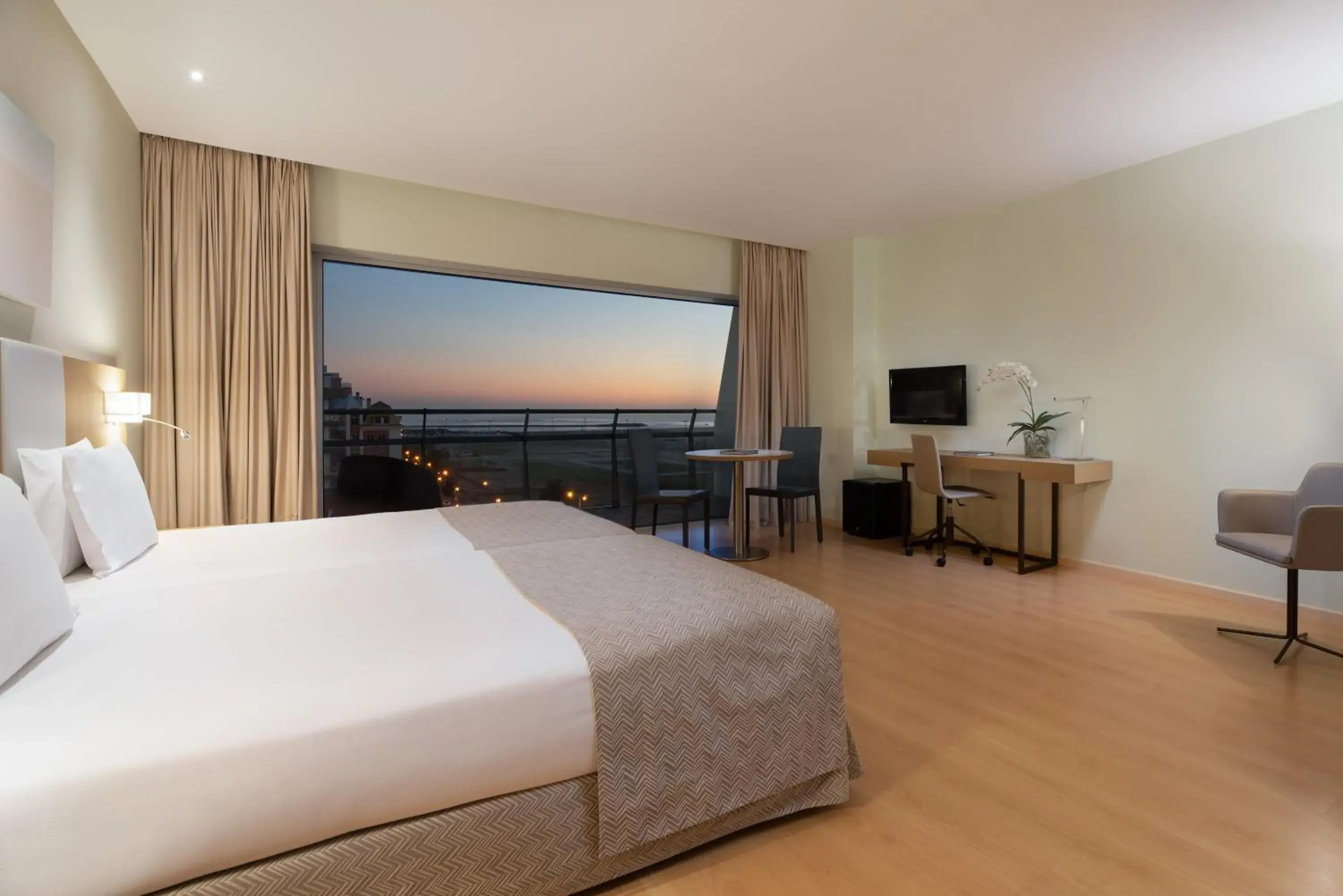 Photo of the whole room, Bed in Eurostars Oasis Plaza Photo of the whole room, Bed in Eurostars Oasis Plaza