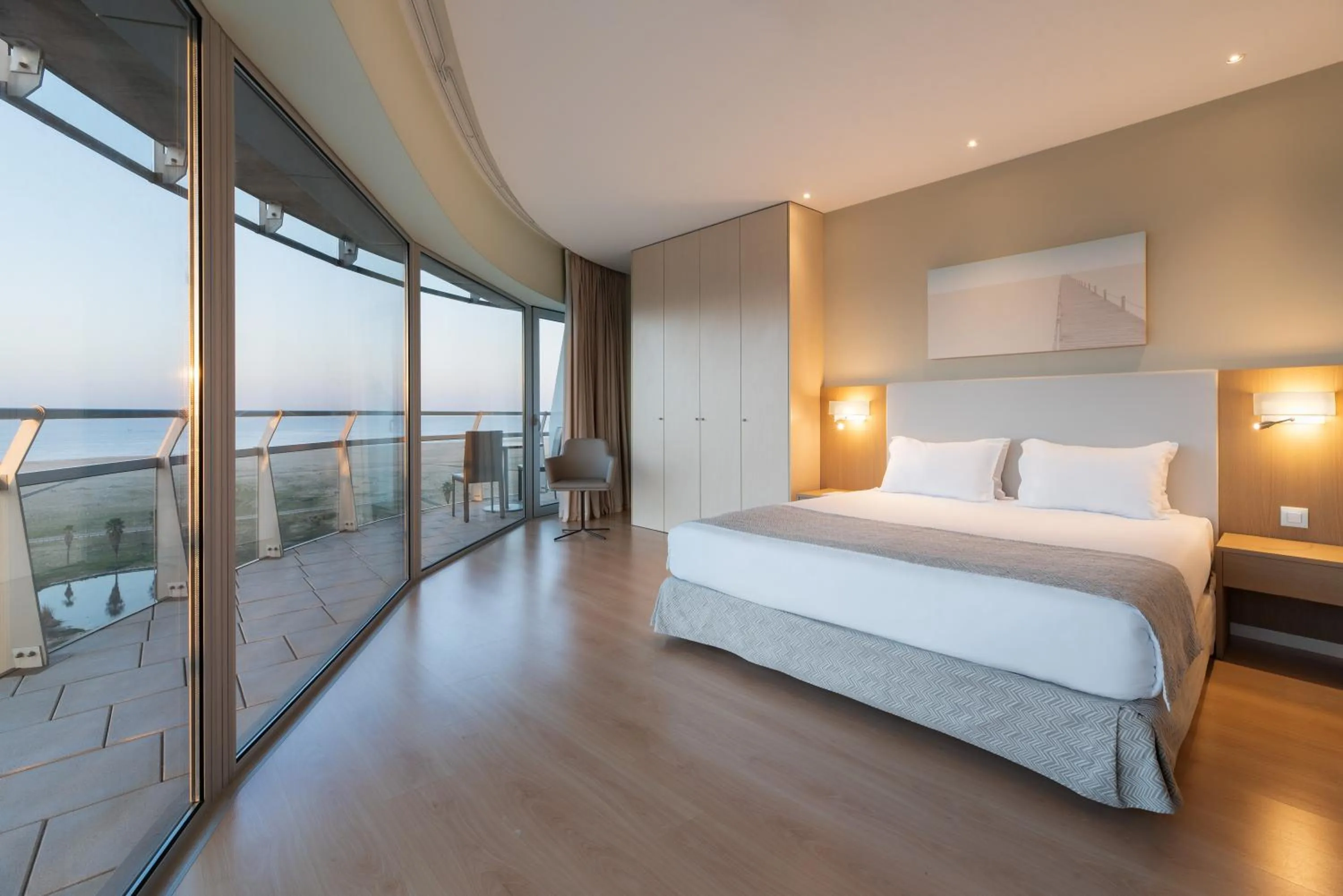 Photo of the whole room, Bed in Eurostars Oasis Plaza