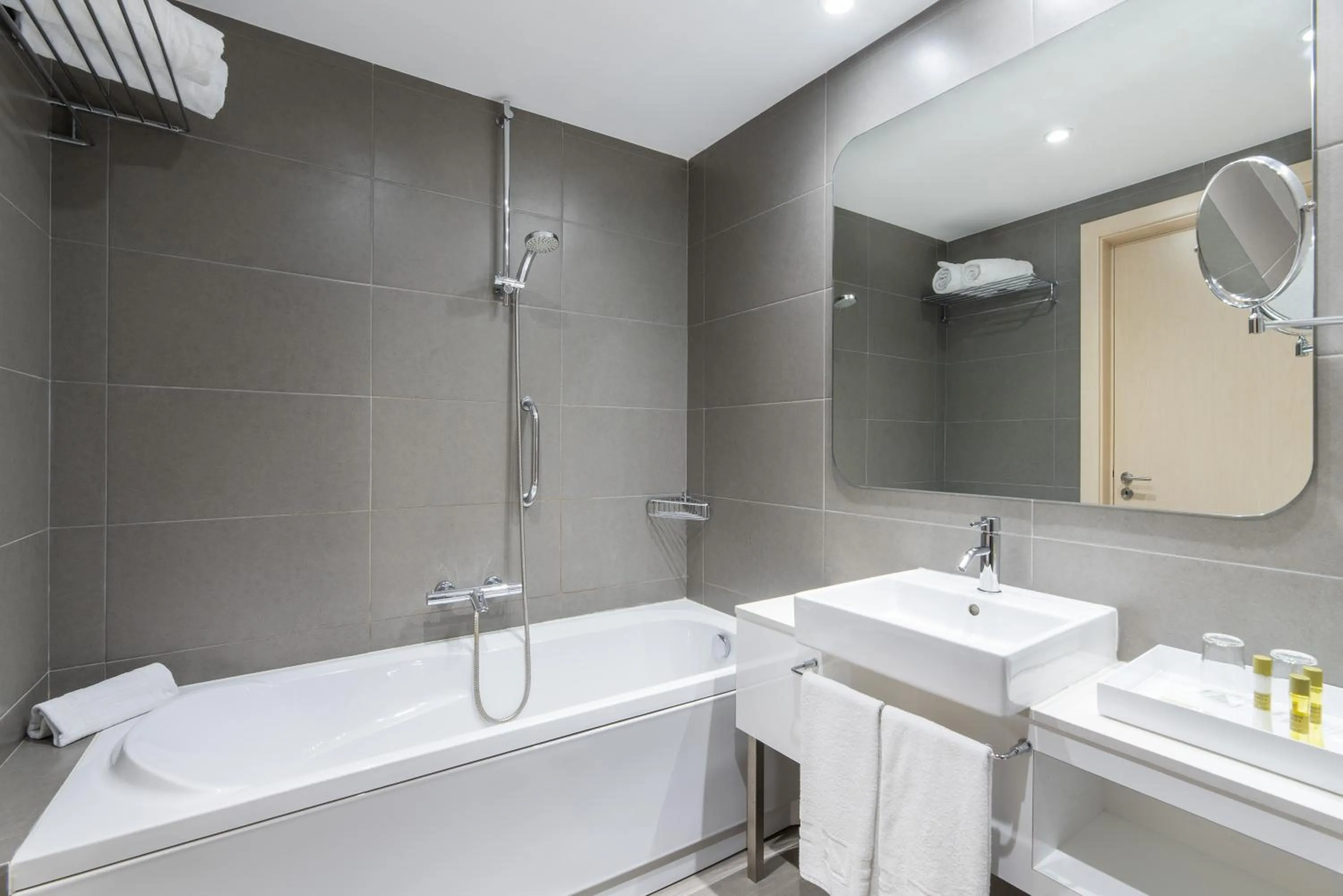 Bathroom in Eurostars Oasis Plaza