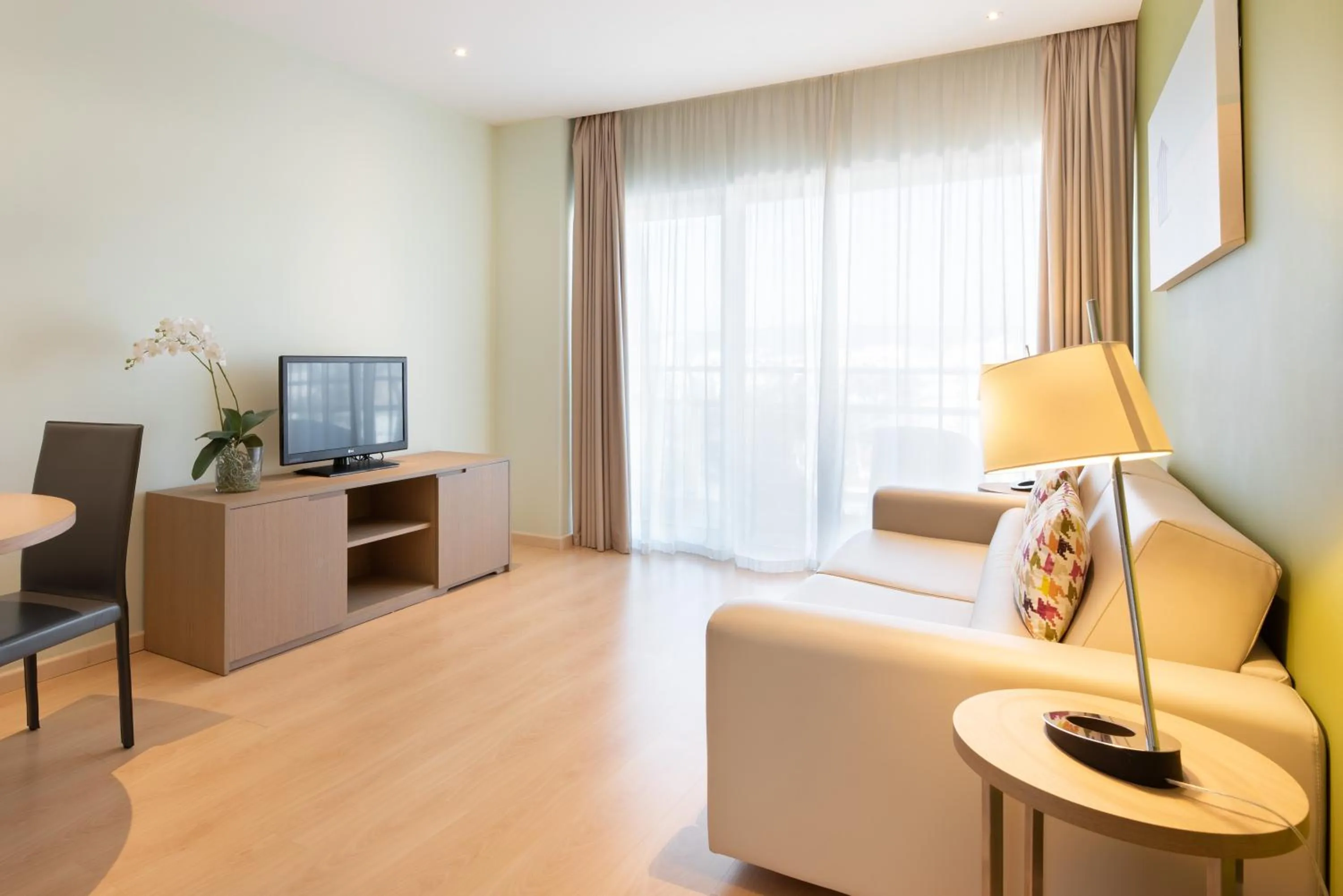 Living room in Eurostars Oasis Plaza