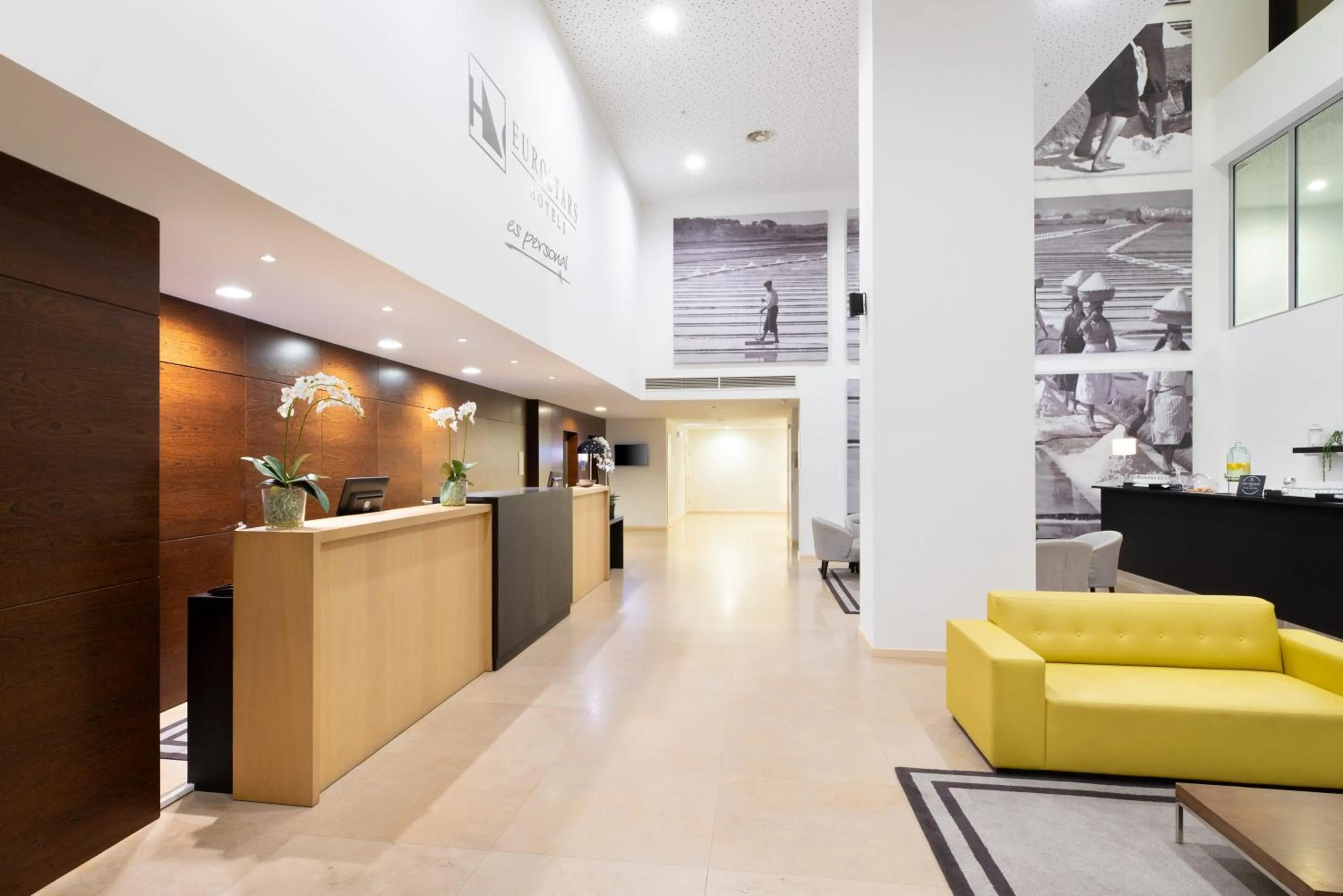 Lobby or reception in Eurostars Oasis Plaza