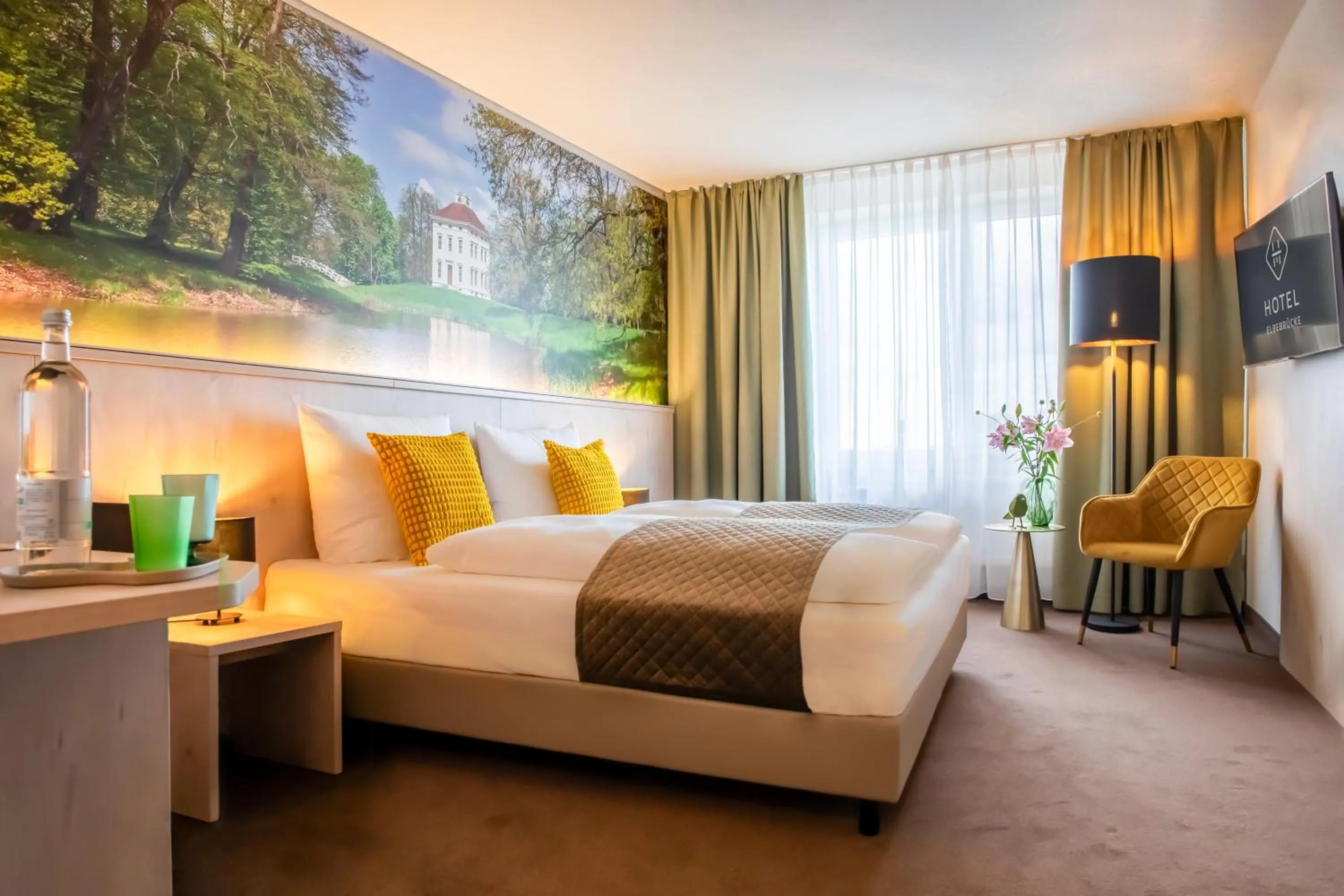 Photo of the whole room, Bed in Hotel Restaurant Elbebrücke