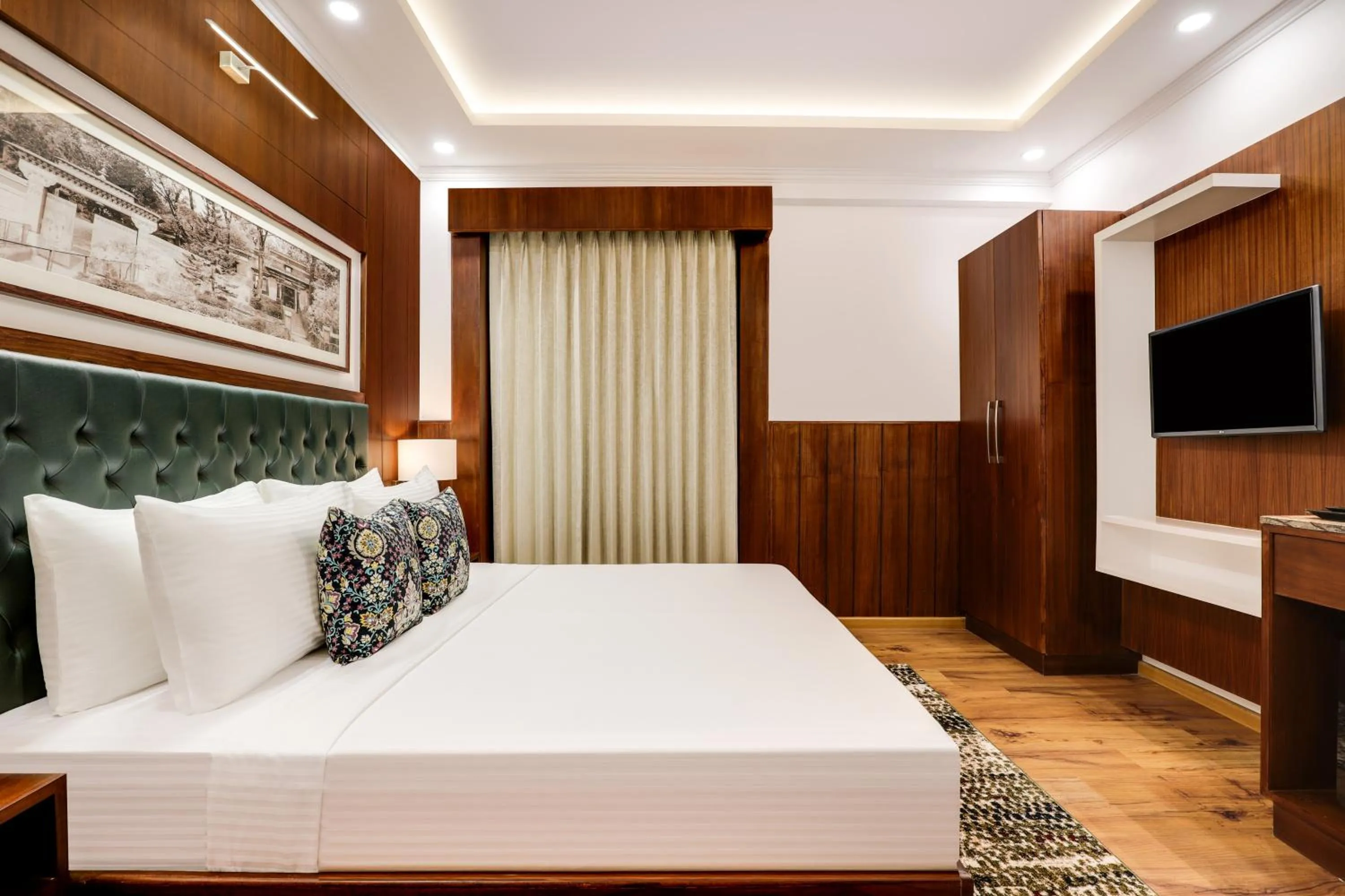 Bed in Lemon Tree Hotel, Mcleodganj