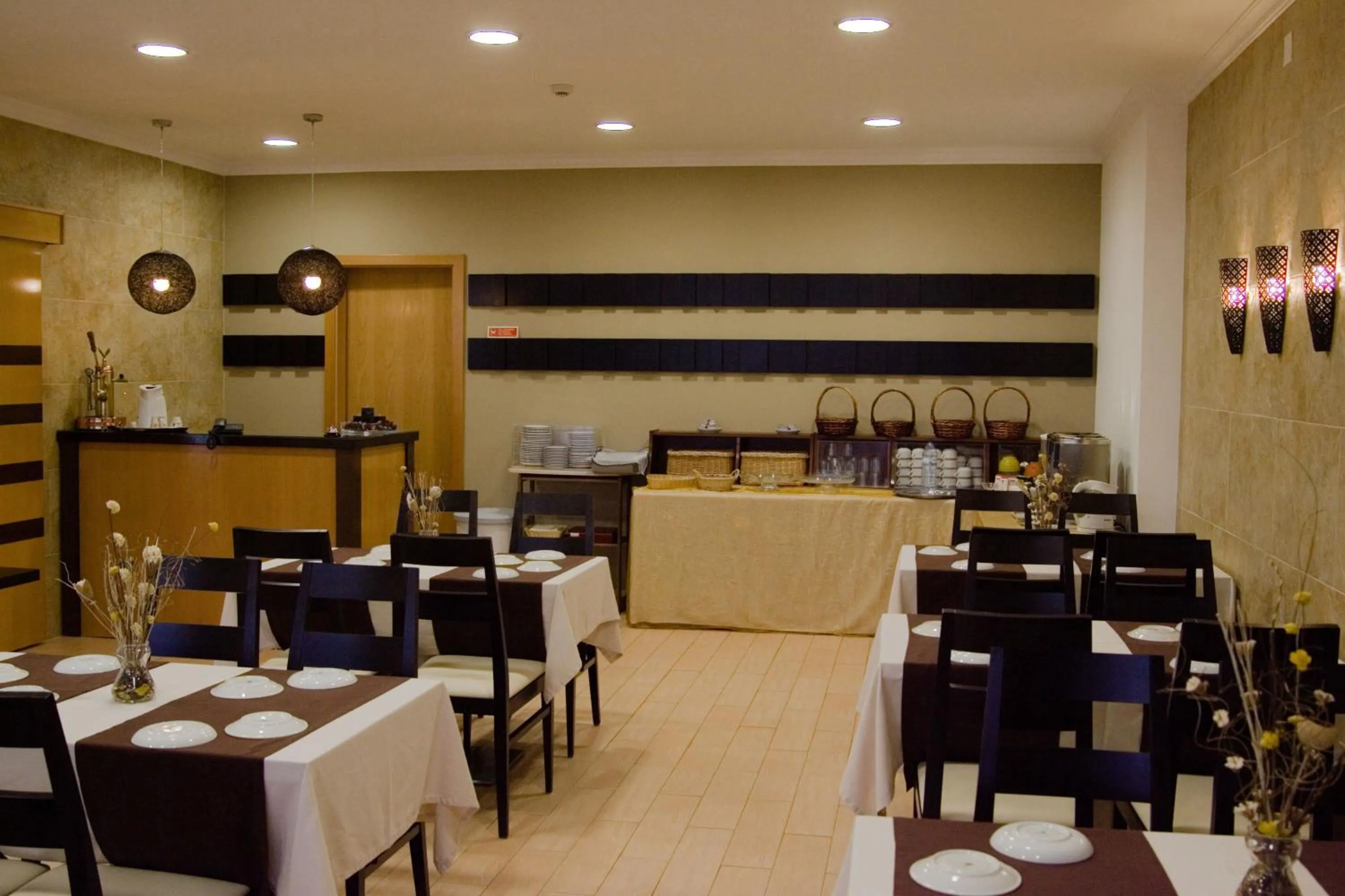 Restaurant/places to eat in Hotel Paiva