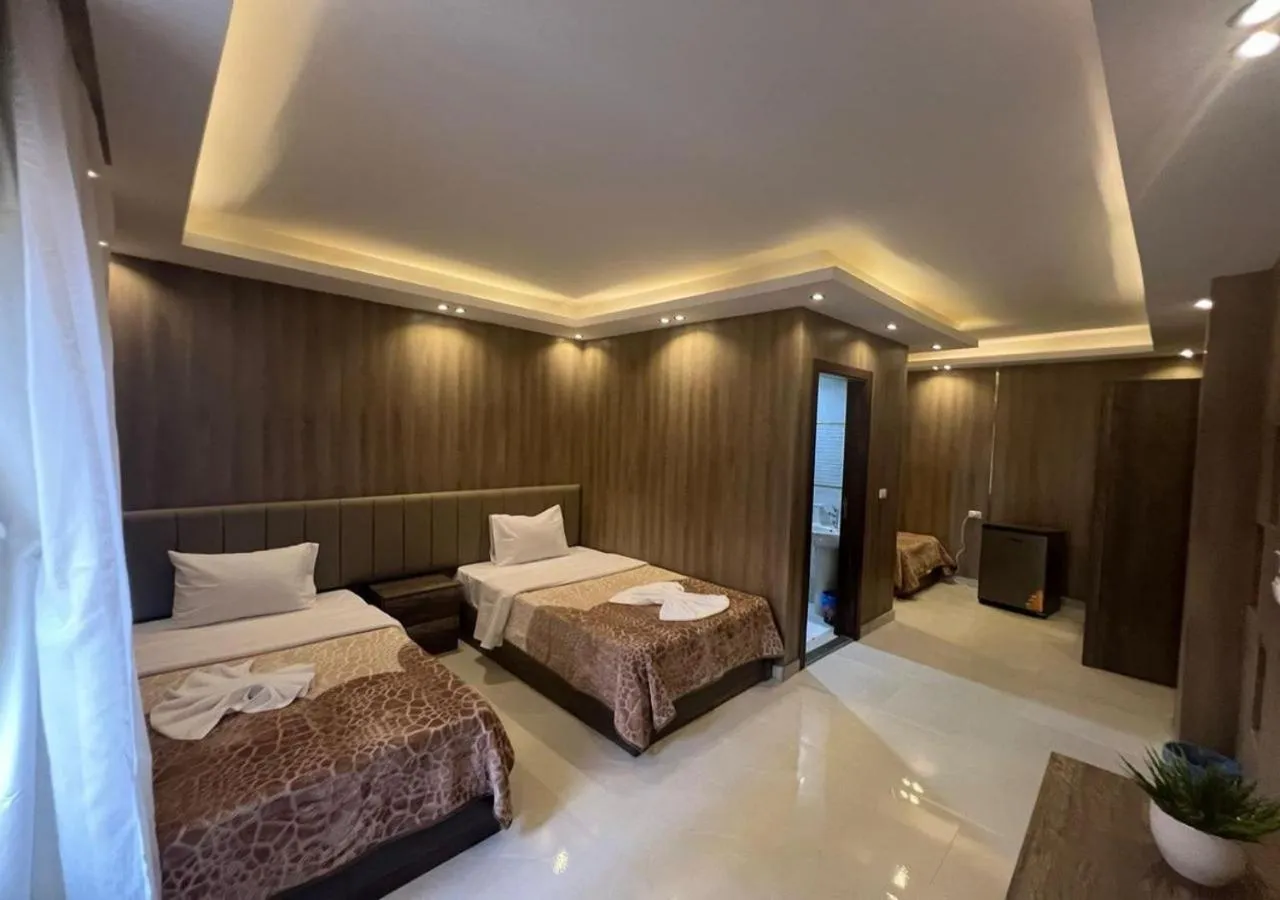 Bedroom, Bed in Rotana Palace Suites