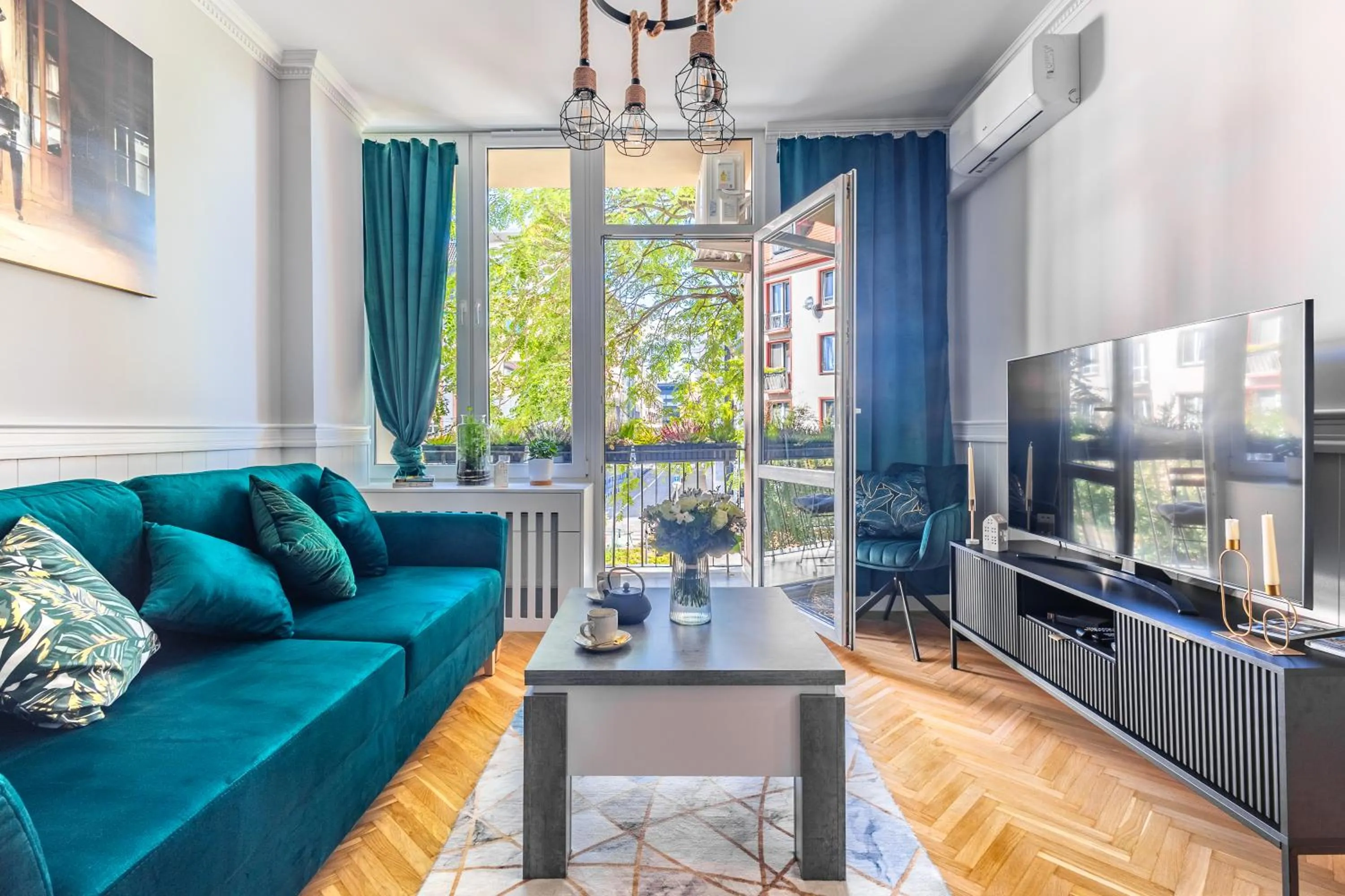 One-Bedroom Apartment in Świdnicka Deluxe Suite