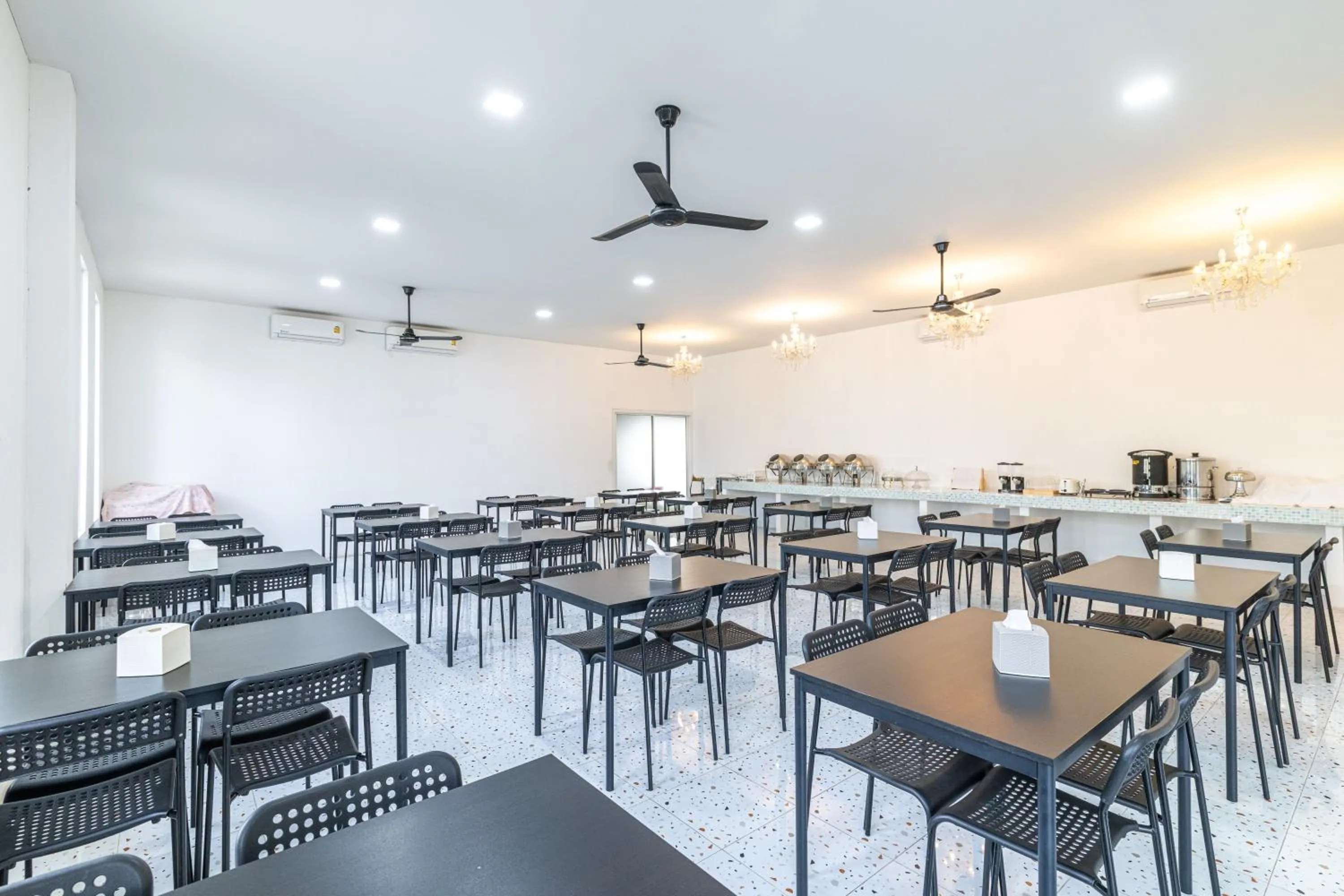 Restaurant/places to eat in Andaman Sea Best Pool Access and Villas