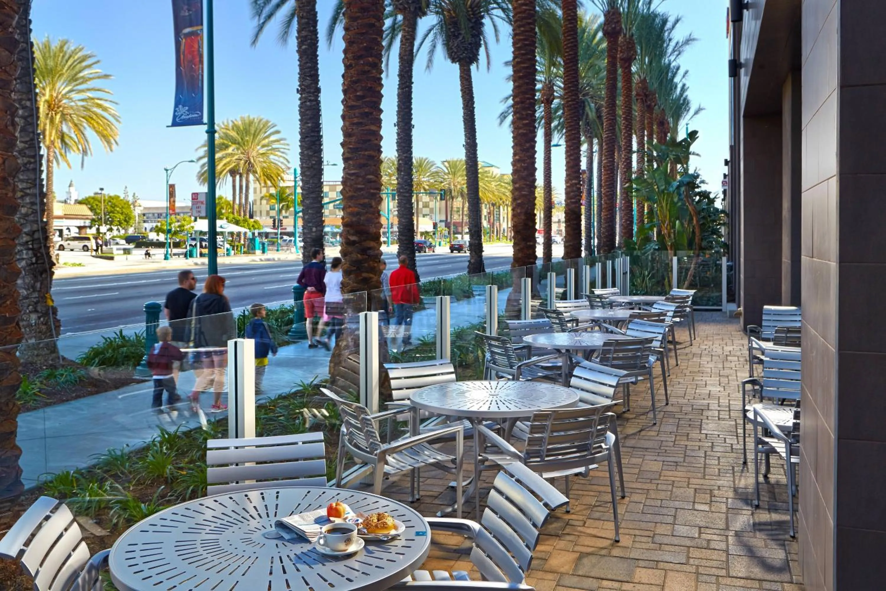 Restaurant/places to eat in SpringHill Suites by Marriott at Anaheim Resort Area/Convention Center