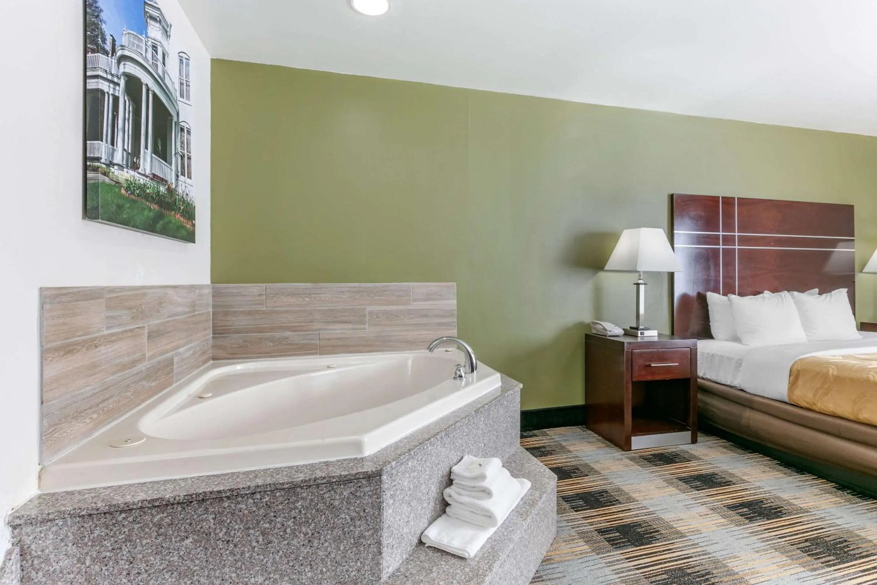 Photo of the whole room, Bed in Quality Inn