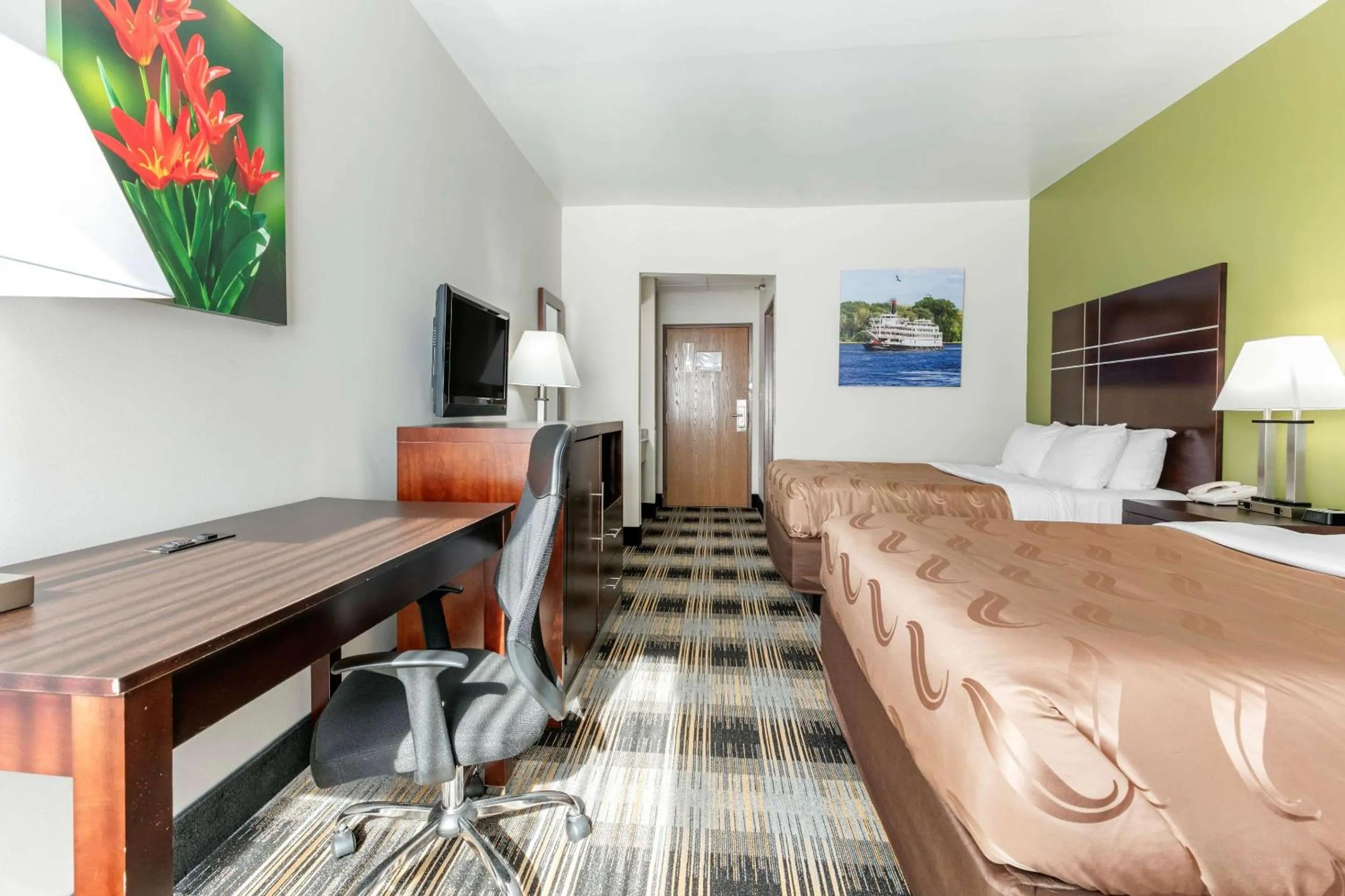 Photo of the whole room, Bed in Quality Inn