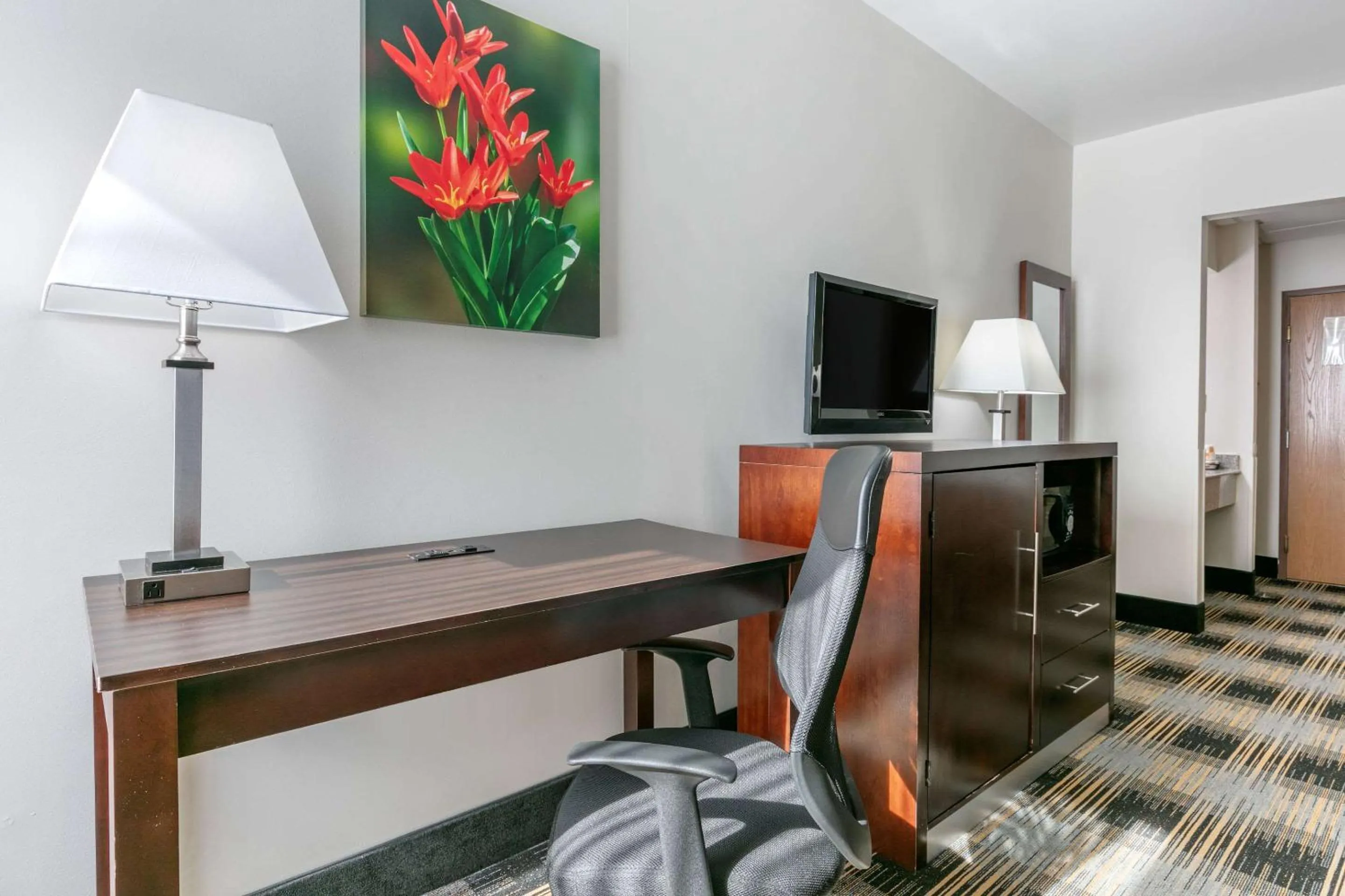 Photo of the whole room in Quality Inn