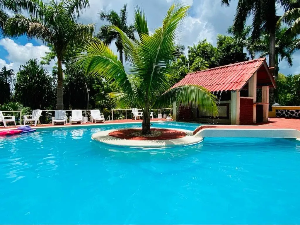 Swimming pool in Hotel Green River