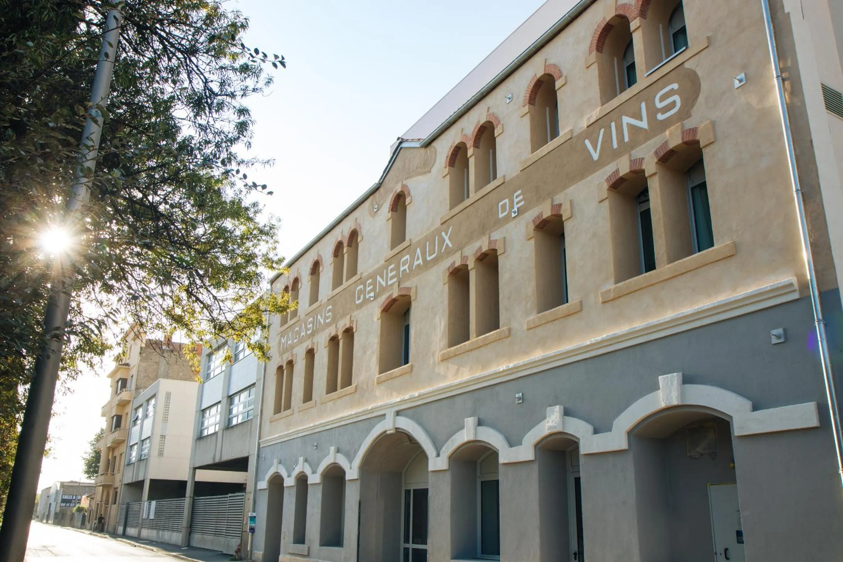 Property building in Twenty Business Flats Béziers