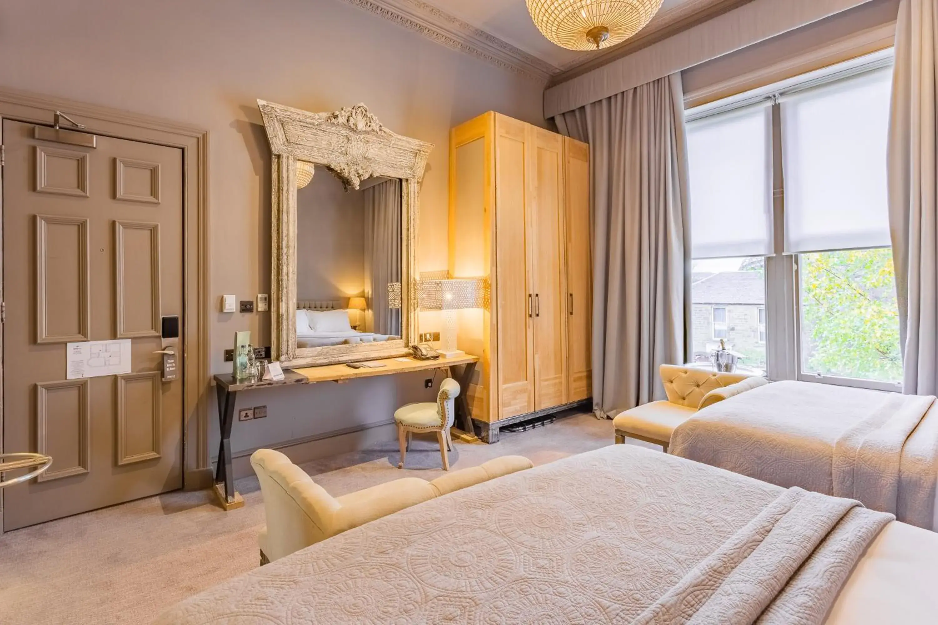 Bed in Murrayfield Hotel Bed in Murrayfield Hotel