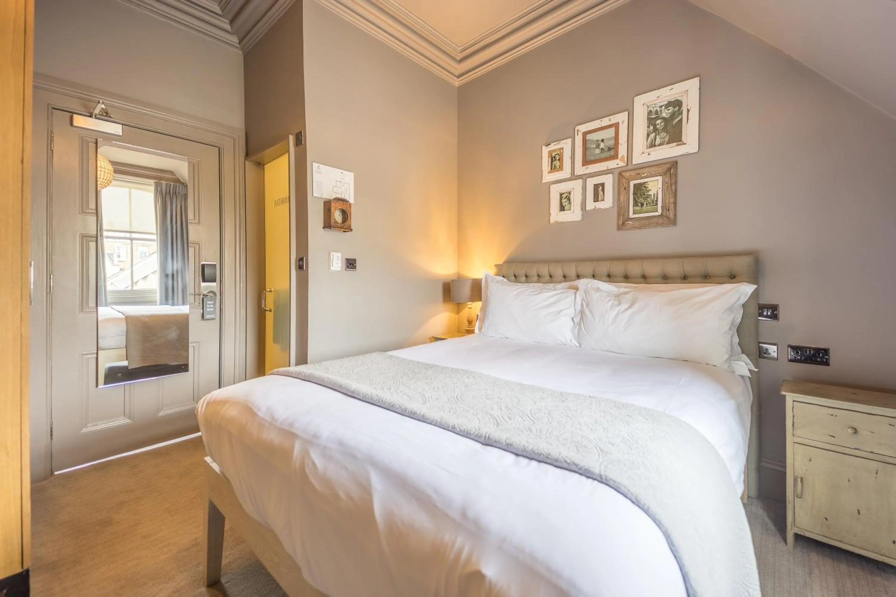 Photo of the whole room, Bed in Murrayfield Hotel