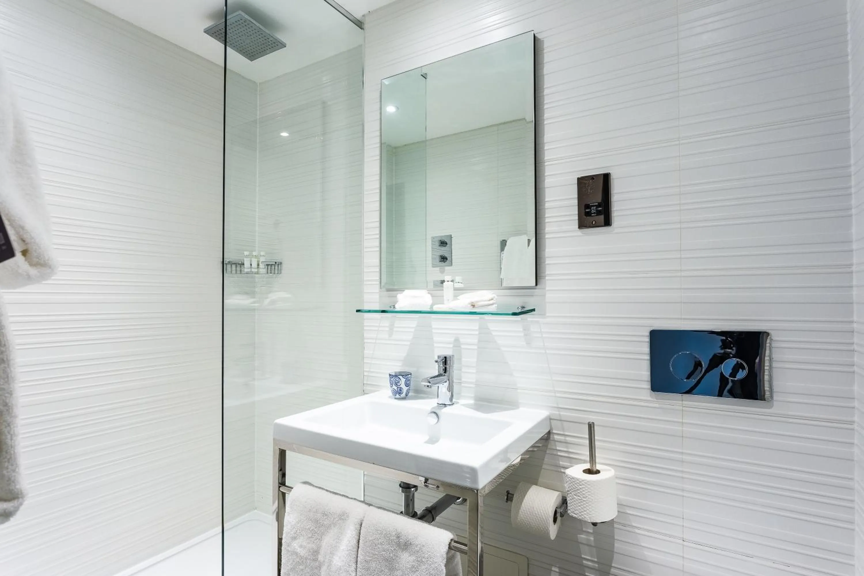 Shower in Murrayfield Hotel