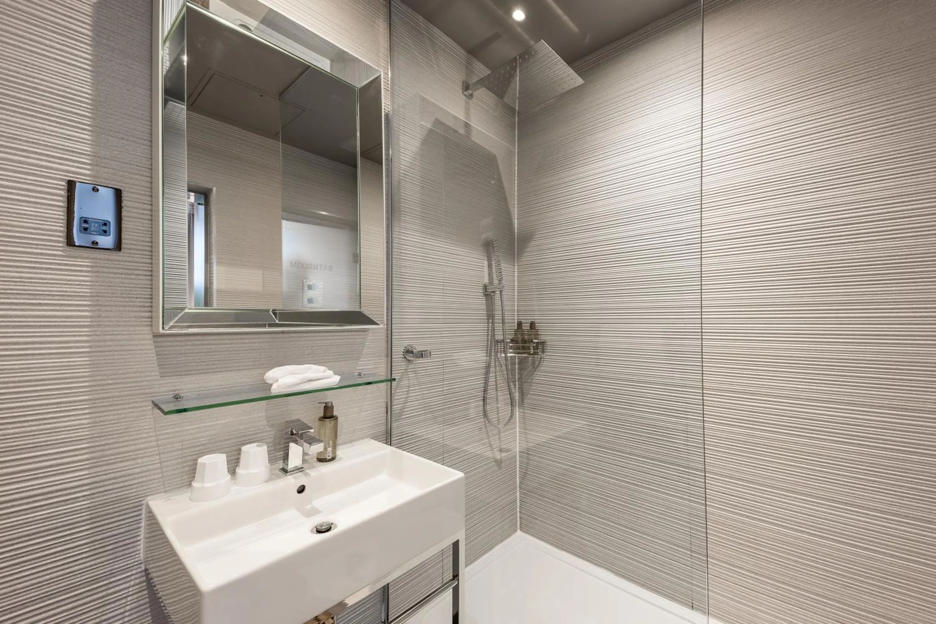 Bathroom in Murrayfield Hotel