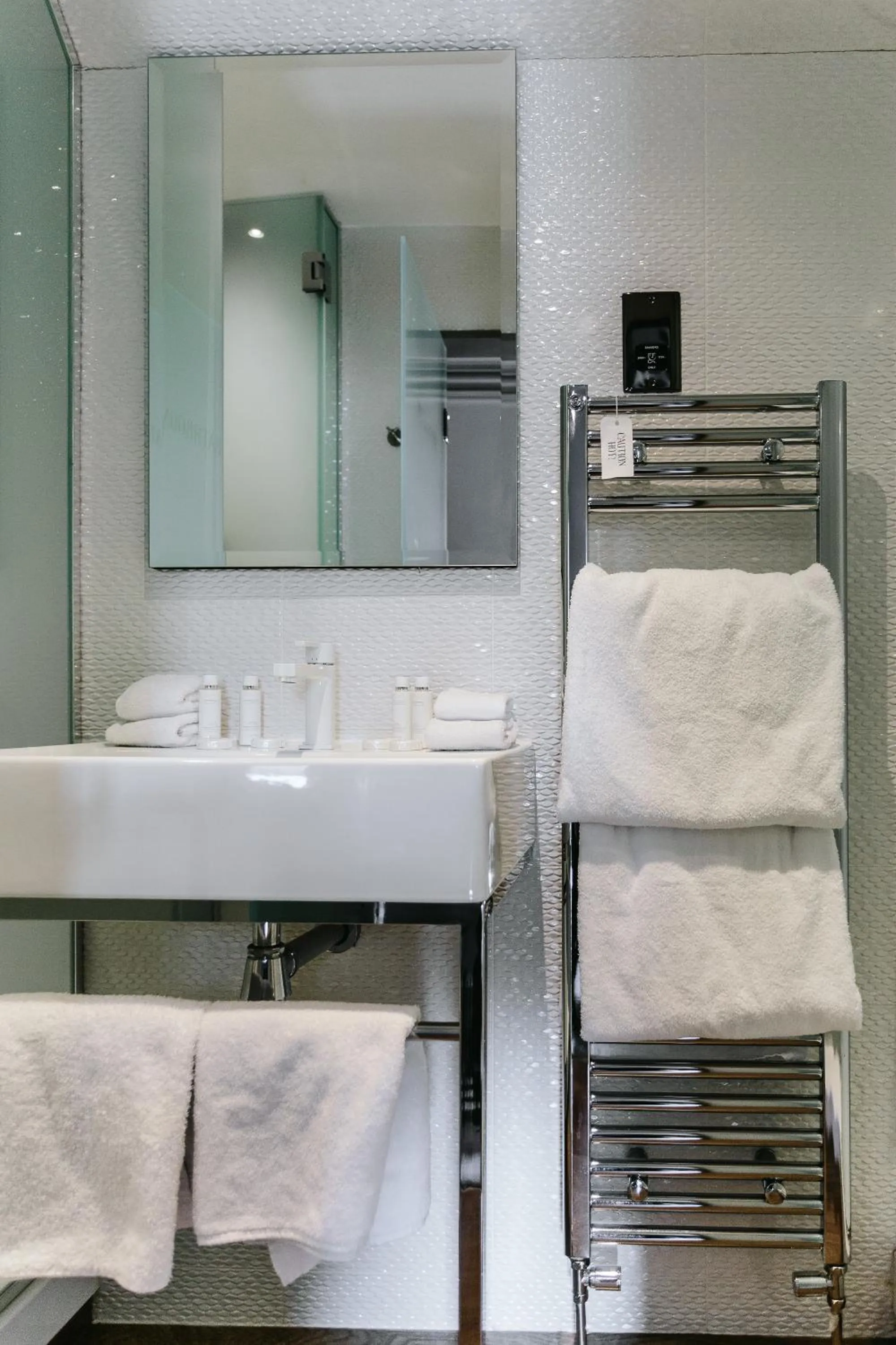 Bathroom, Bed in Murrayfield Hotel