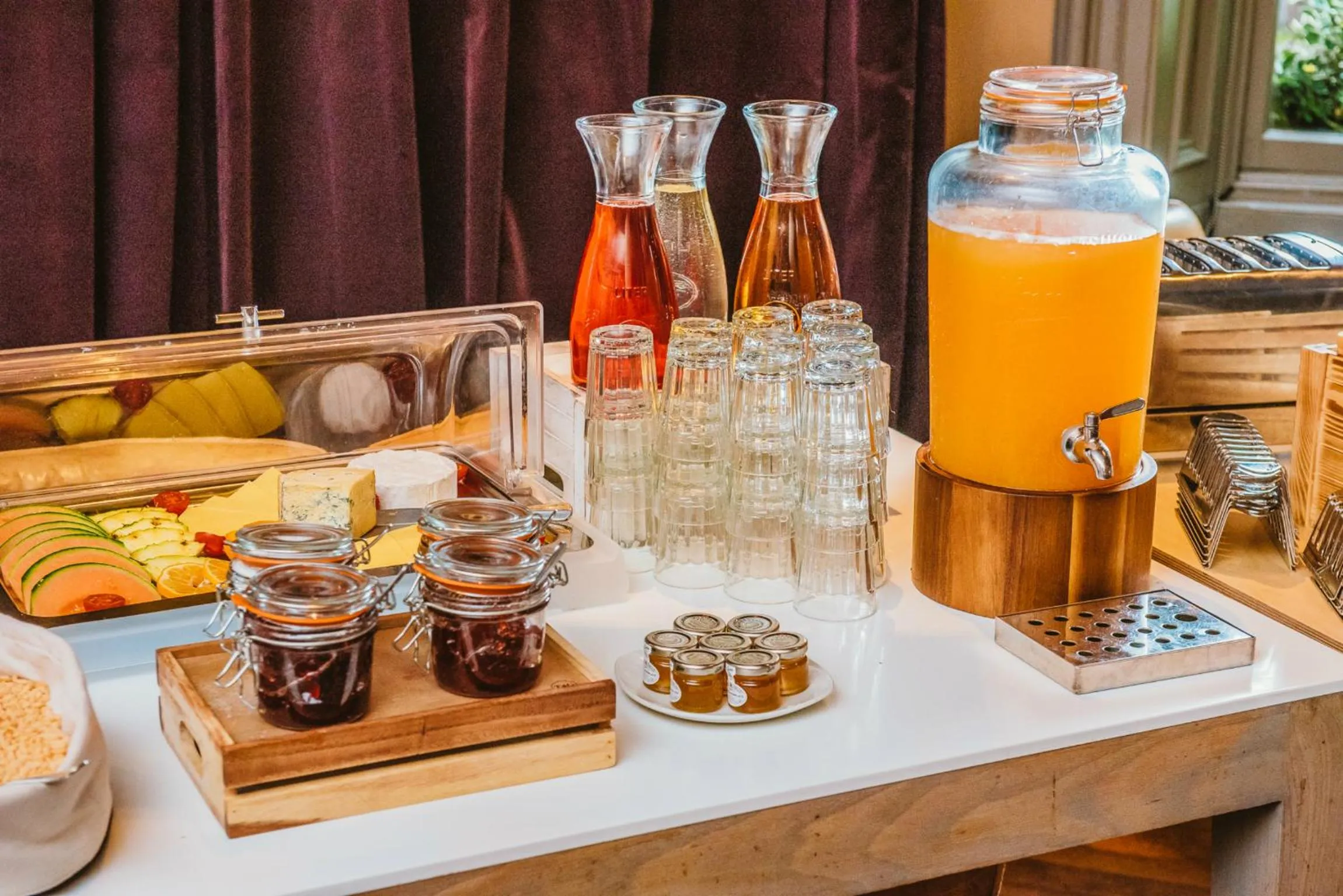 Food and drinks in Murrayfield Hotel