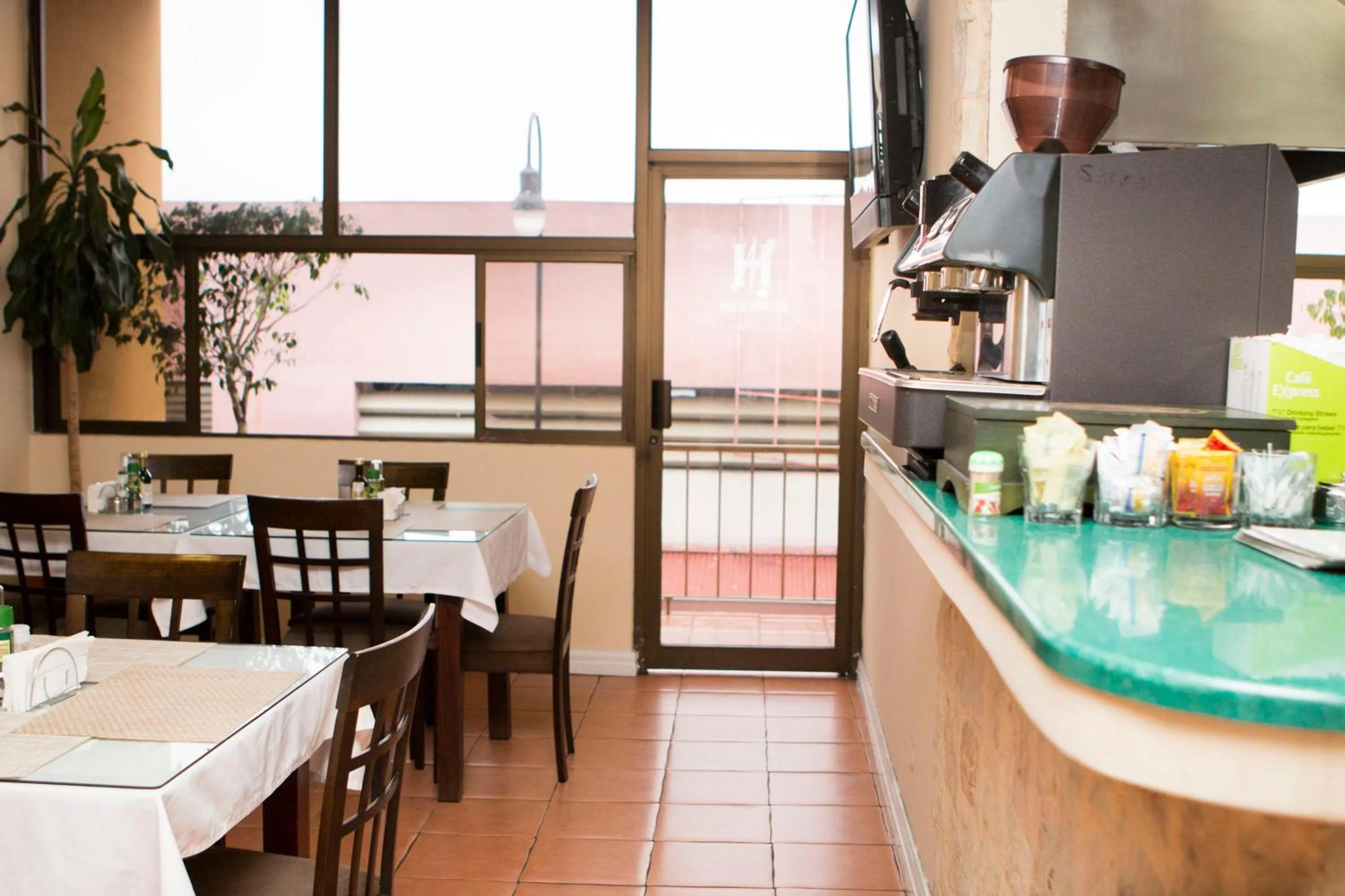 Restaurant/places to eat in Hotel Novo