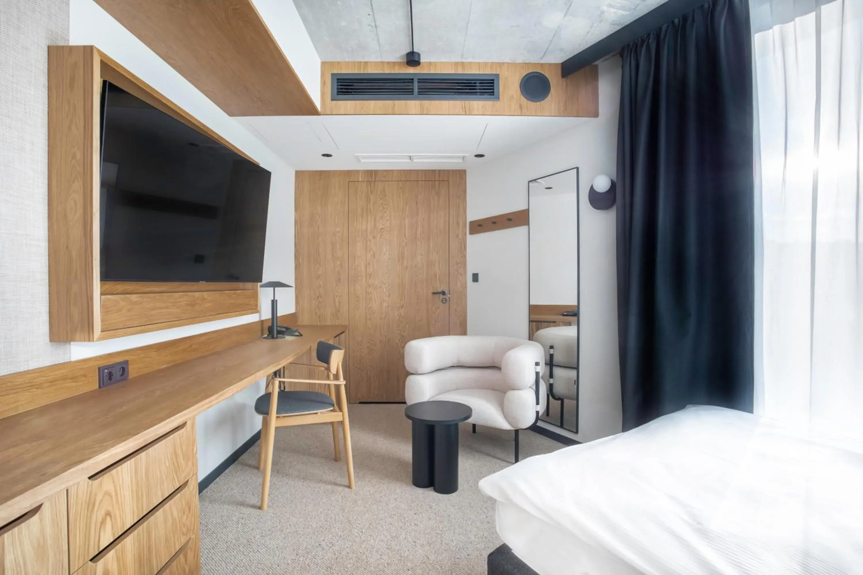 TV and multimedia, Bed in Qubus Hotel Katowice TV and multimedia, Bed in Qubus Hotel Katowice