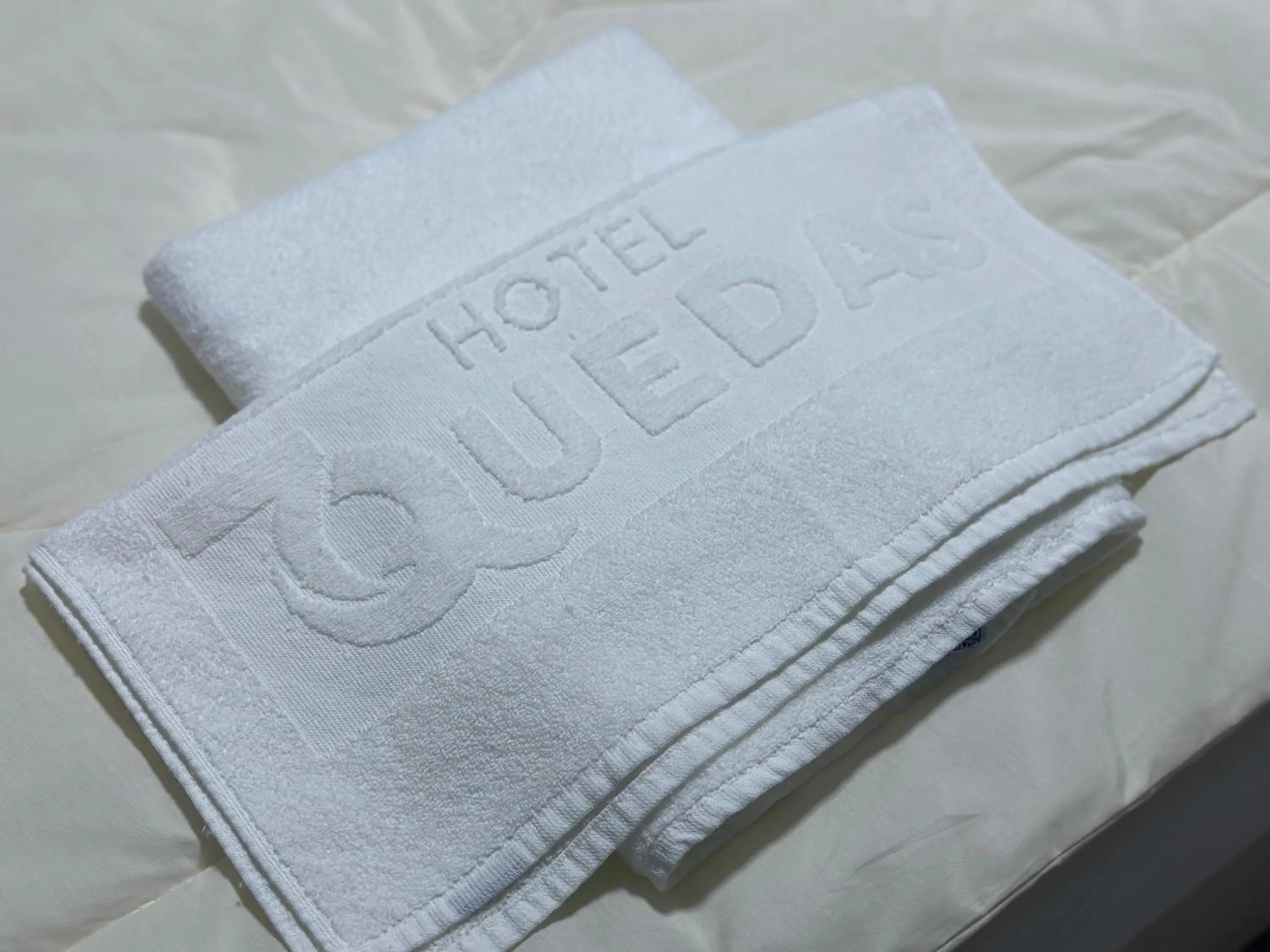 towels, Bed in Hotel 7 Quedas