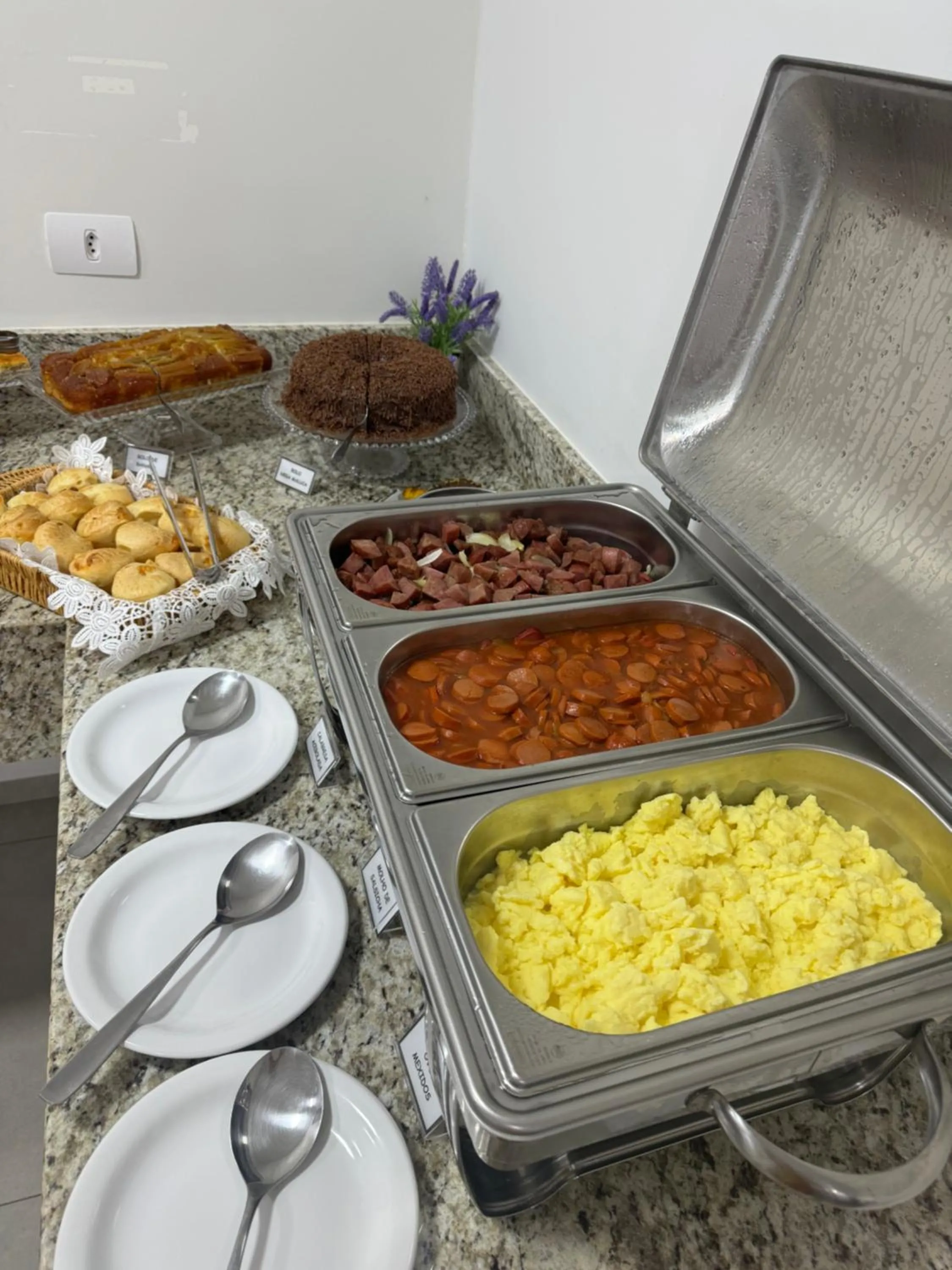 Buffet breakfast in Hotel 7 Quedas