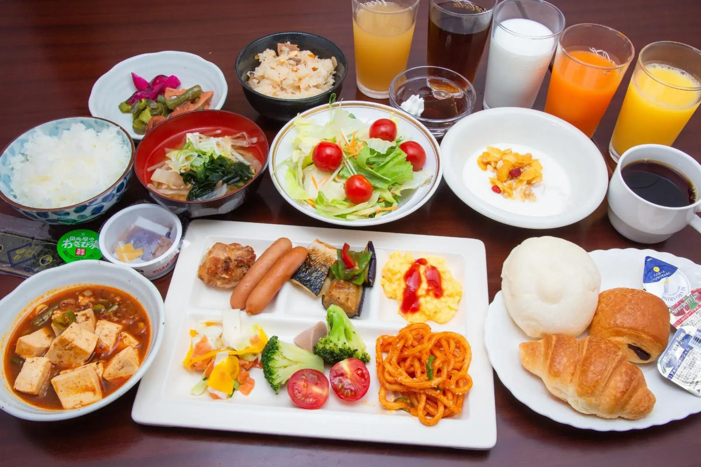 Buffet breakfast in Kuretake Inn Gotemba Inter Gold Cabin Buffet breakfast in Kuretake Inn Gotemba Inter Gold Cabin