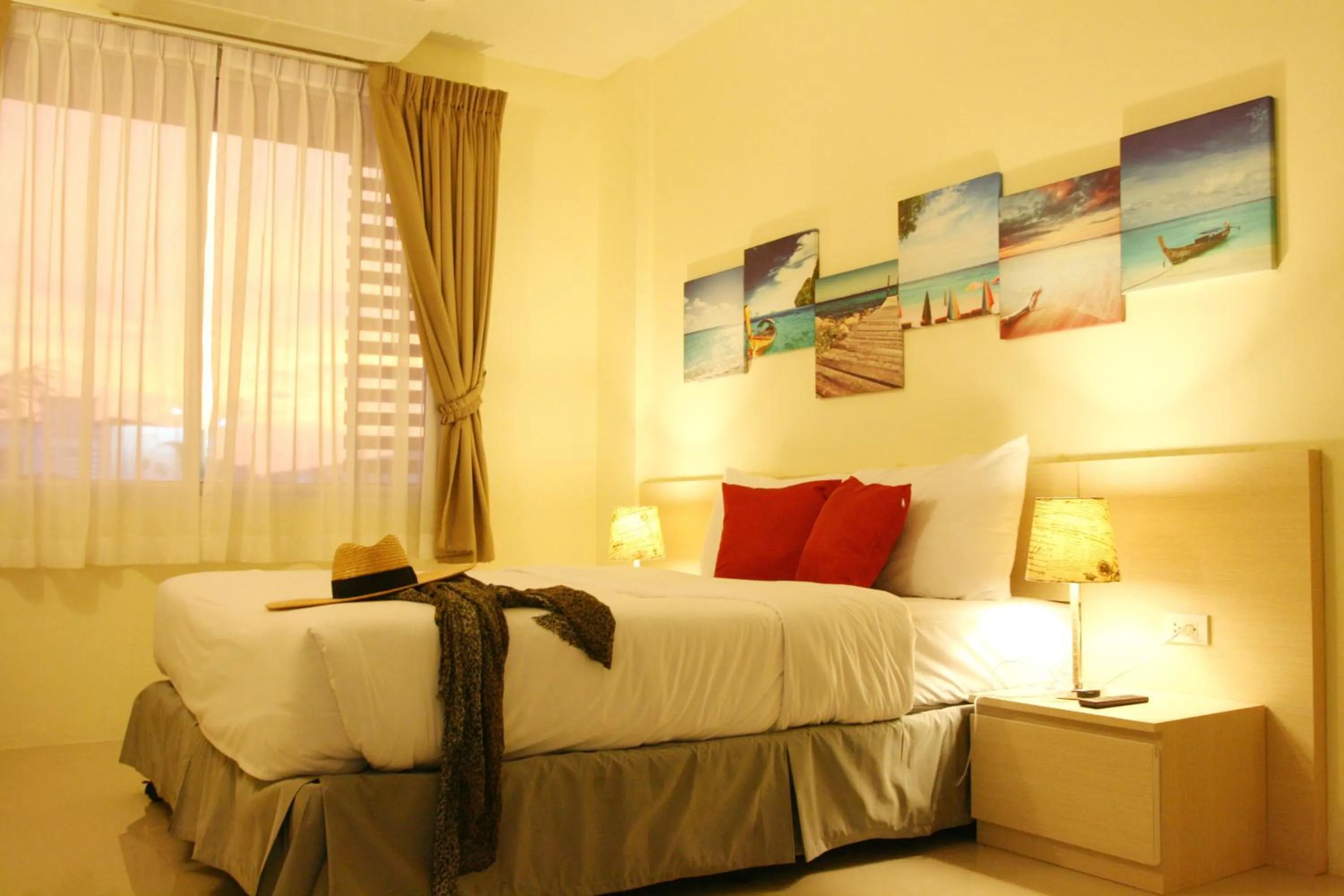 Bedroom, Bed in Apo Hotel