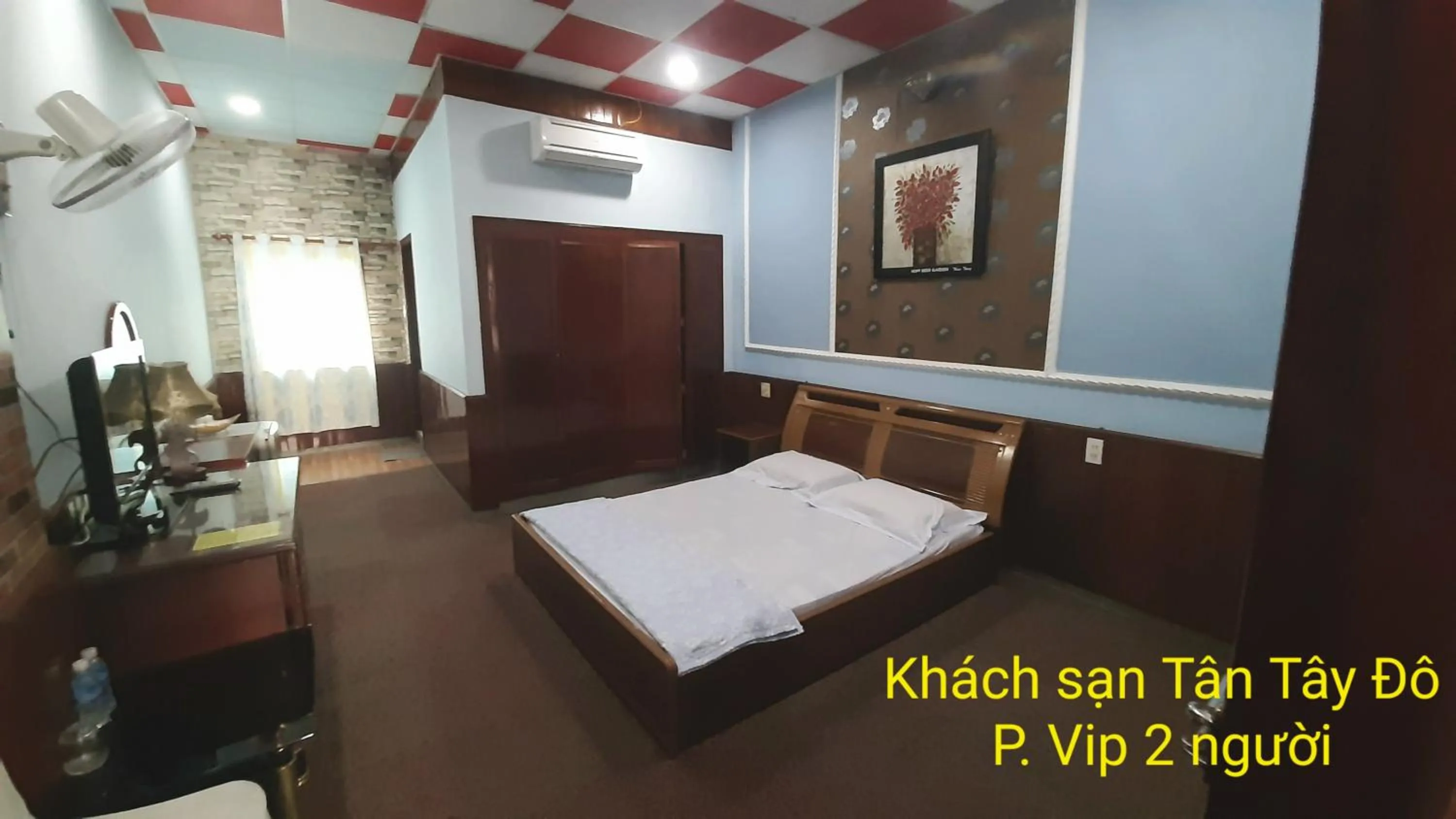 Bed in Tan Tay Do Hotel