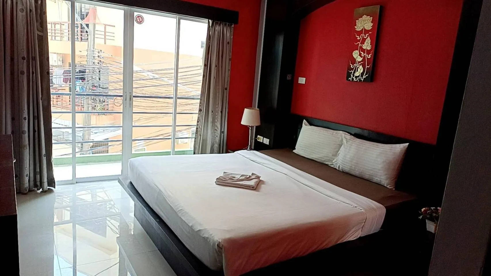 Photo of the whole room, Bed in New Lavender Hotel Patong