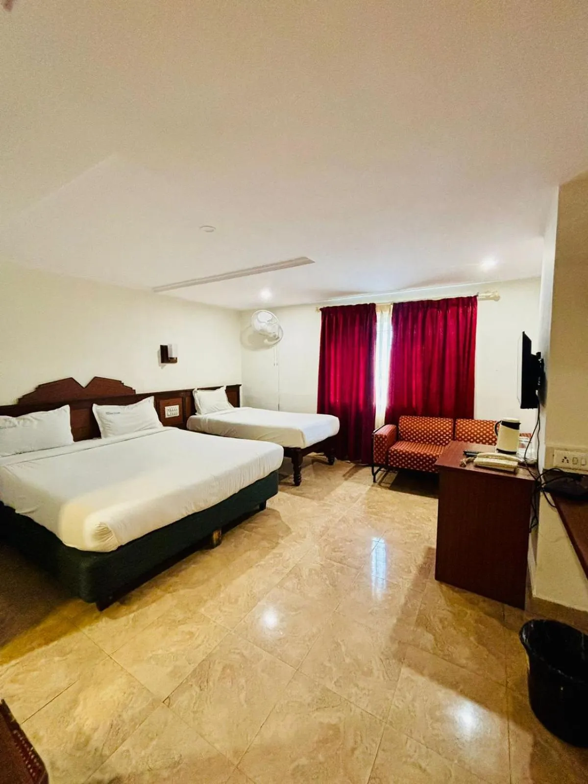 Property building, Bed in Hotel Sandalwood Inn - Rooms and Spa
