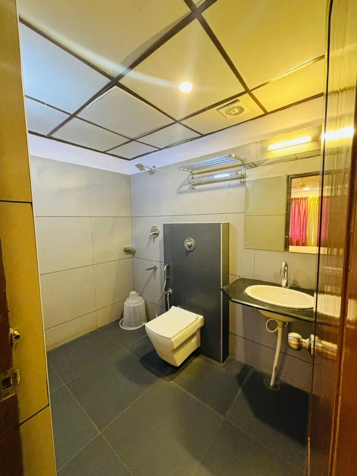 Bathroom in Hotel Sandalwood Inn - Rooms and Spa