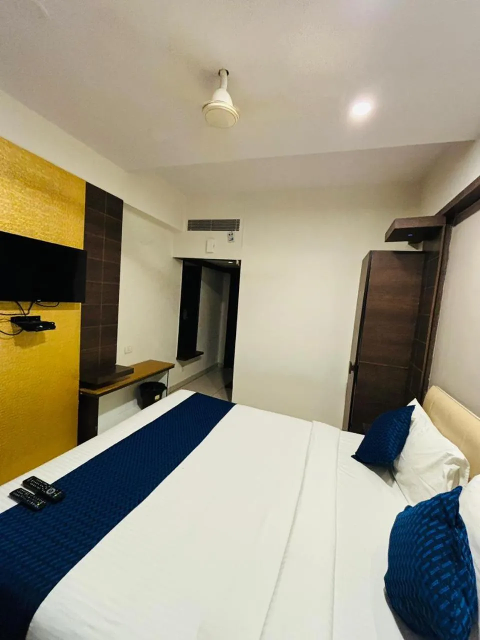 View (from property/room), Bed in Hotel Sandalwood Inn - Rooms and Spa