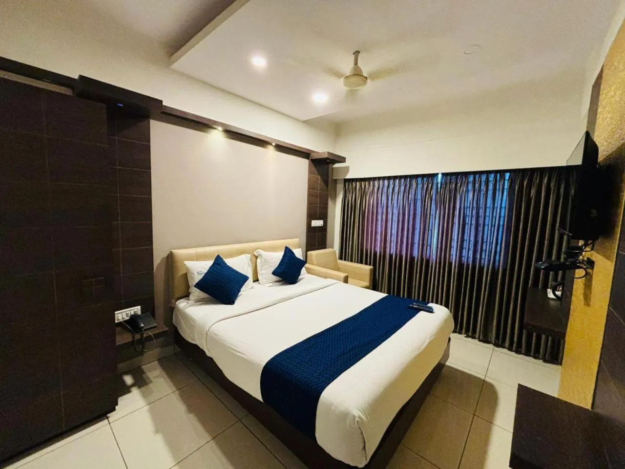 Bedroom, Bed in Hotel Sandalwood Inn - Rooms and Spa