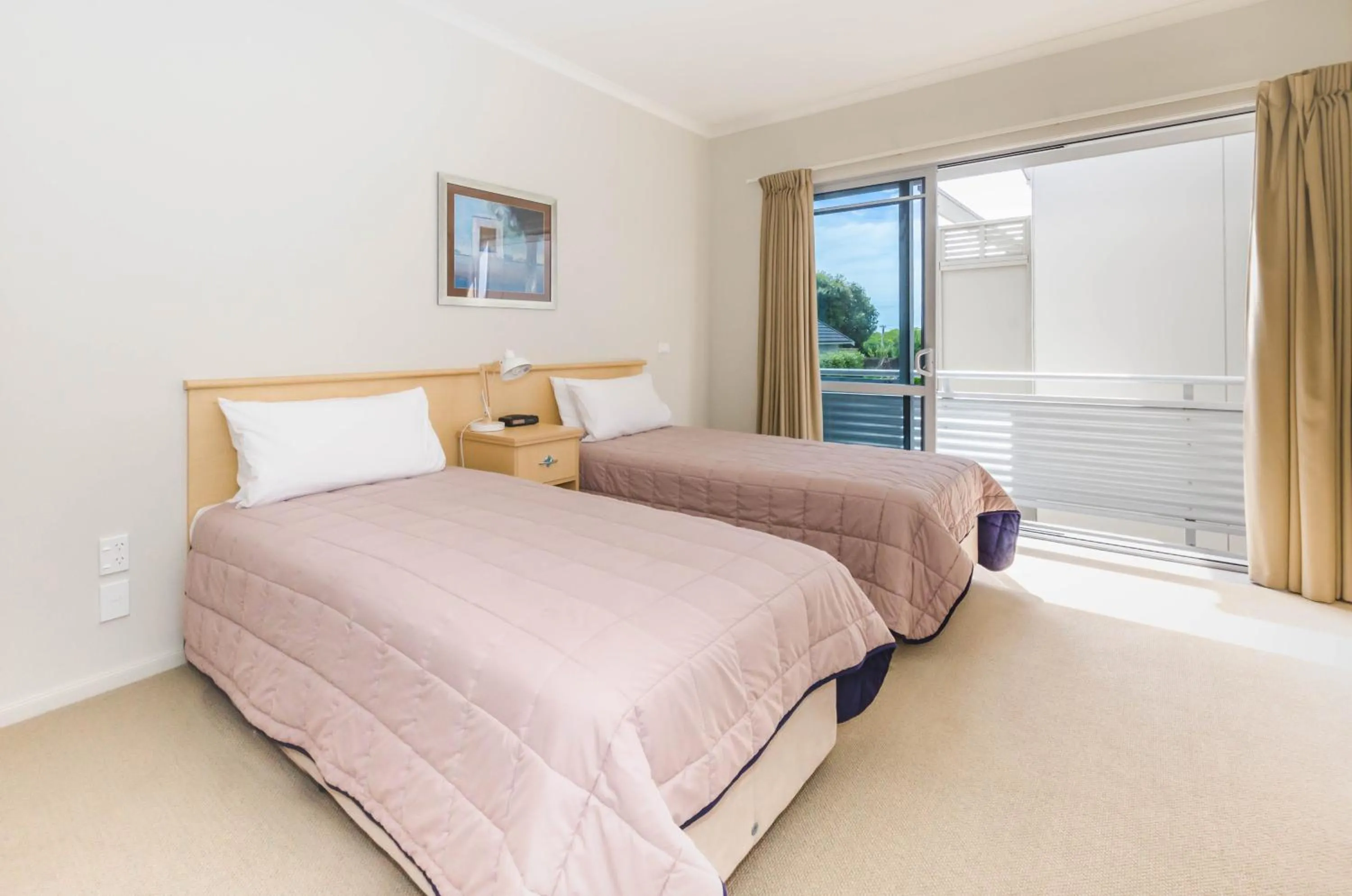 Bedroom, Bed in Raumati Sands Resort