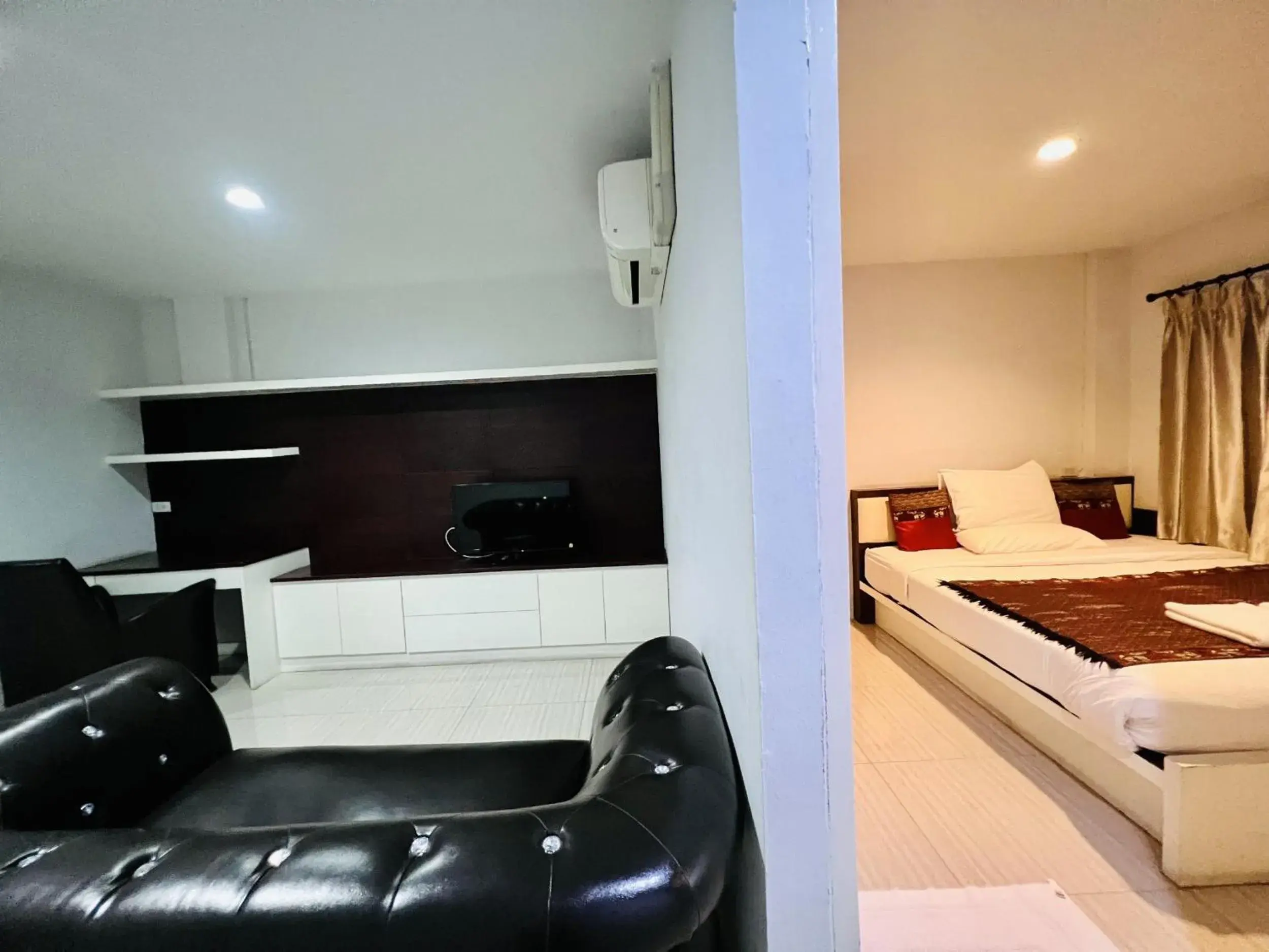 Photo of the whole room, Bed in INN Kham Apartment Photo of the whole room, Bed in INN Kham Apartment