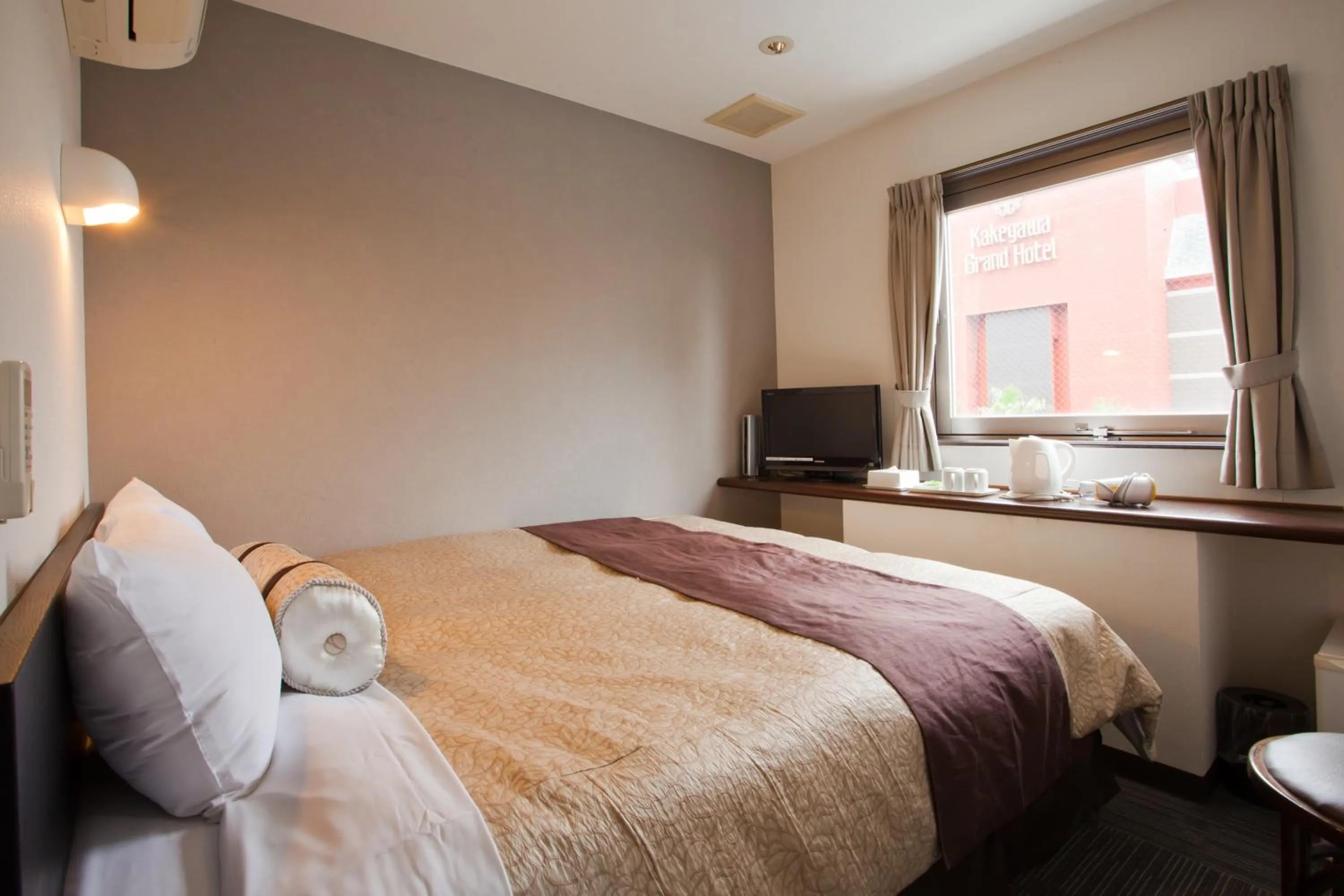 Bed in Kakegawa Station Hotel