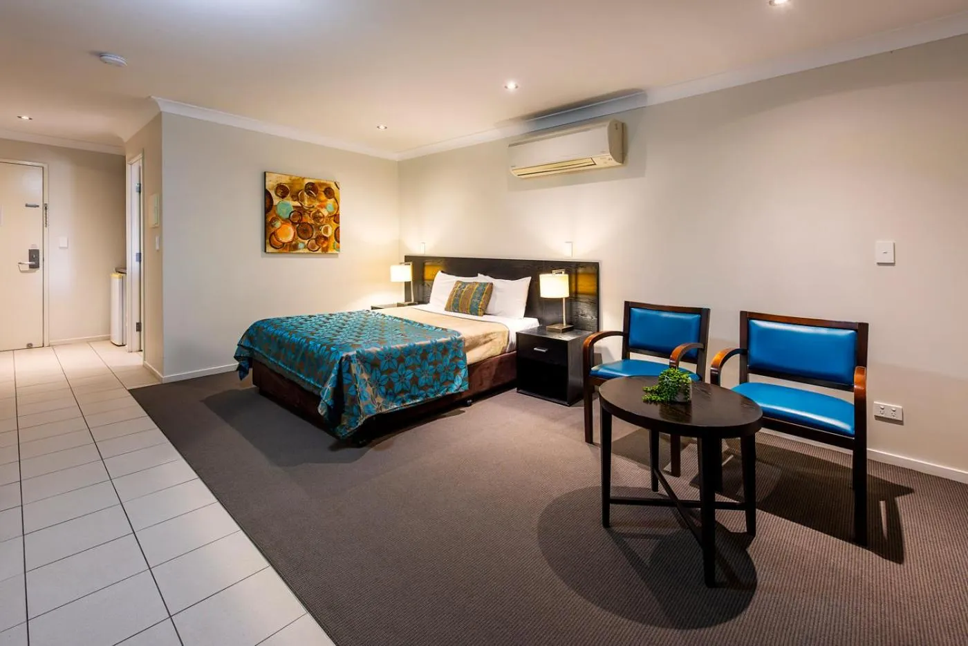 Bed in Royal Motel Miles