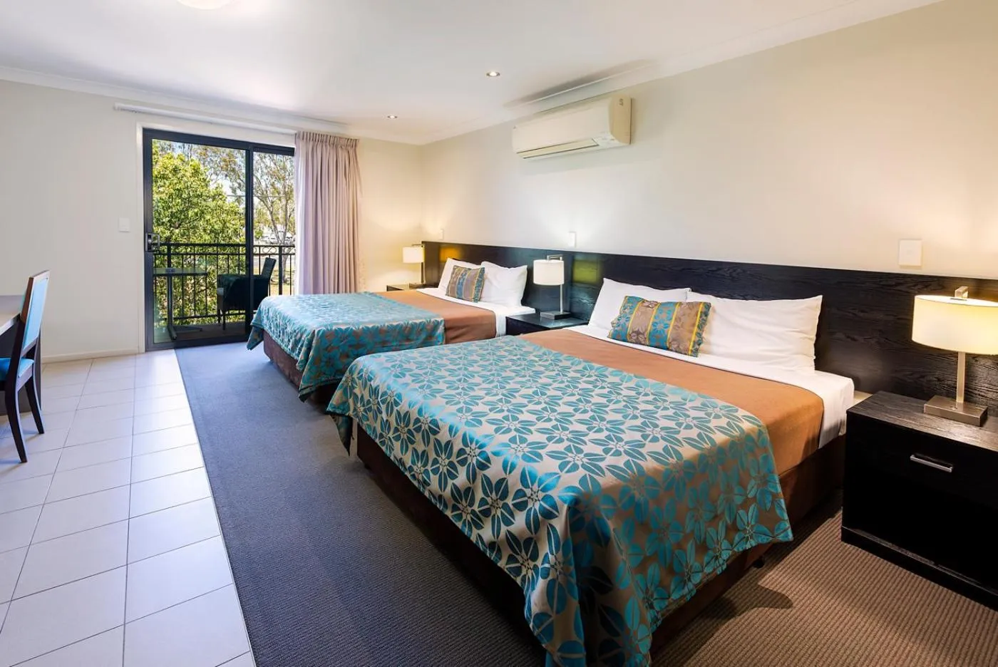 Bed in Royal Motel Miles